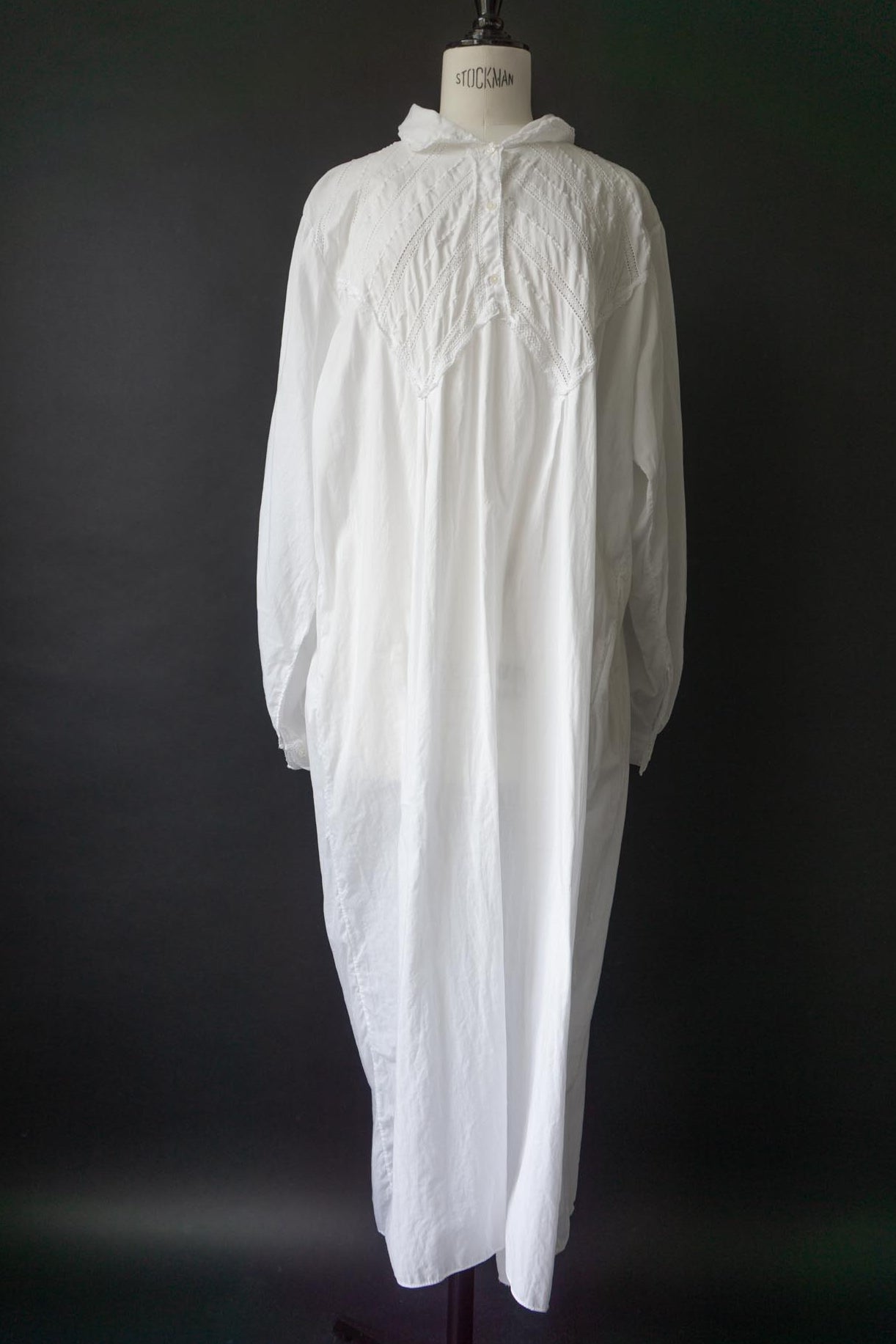 Antikes Baumwoll-Nachthemd mit Biesen und Spitze, M–XL theplaincircle vintage