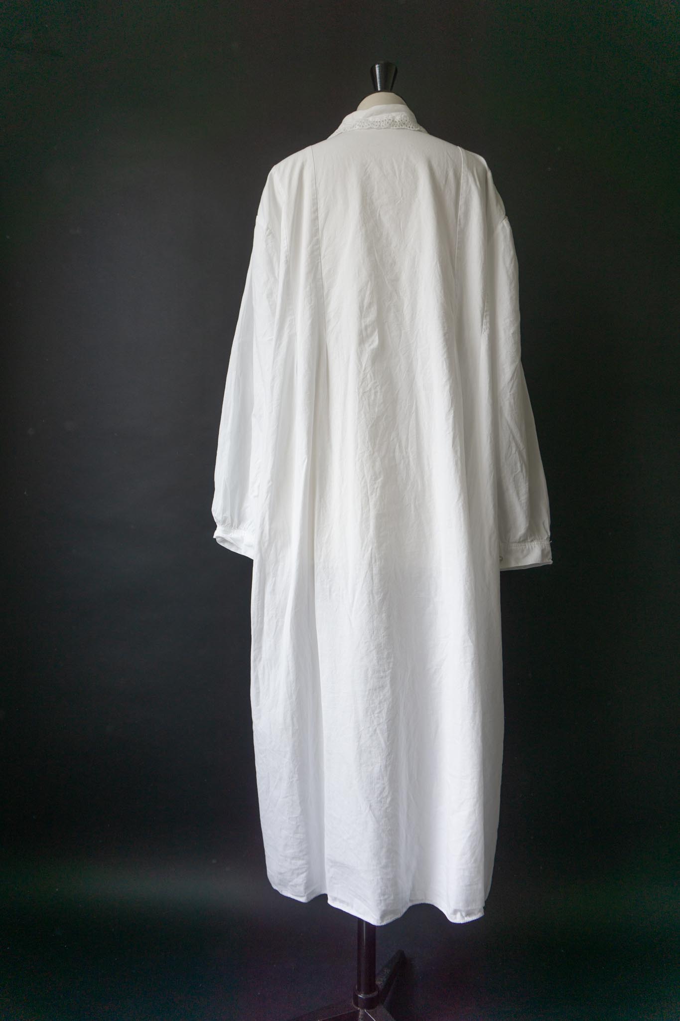 Antikes Baumwoll-Nachthemd mit Spitzenkragen, M–XL theplaincircle vintage