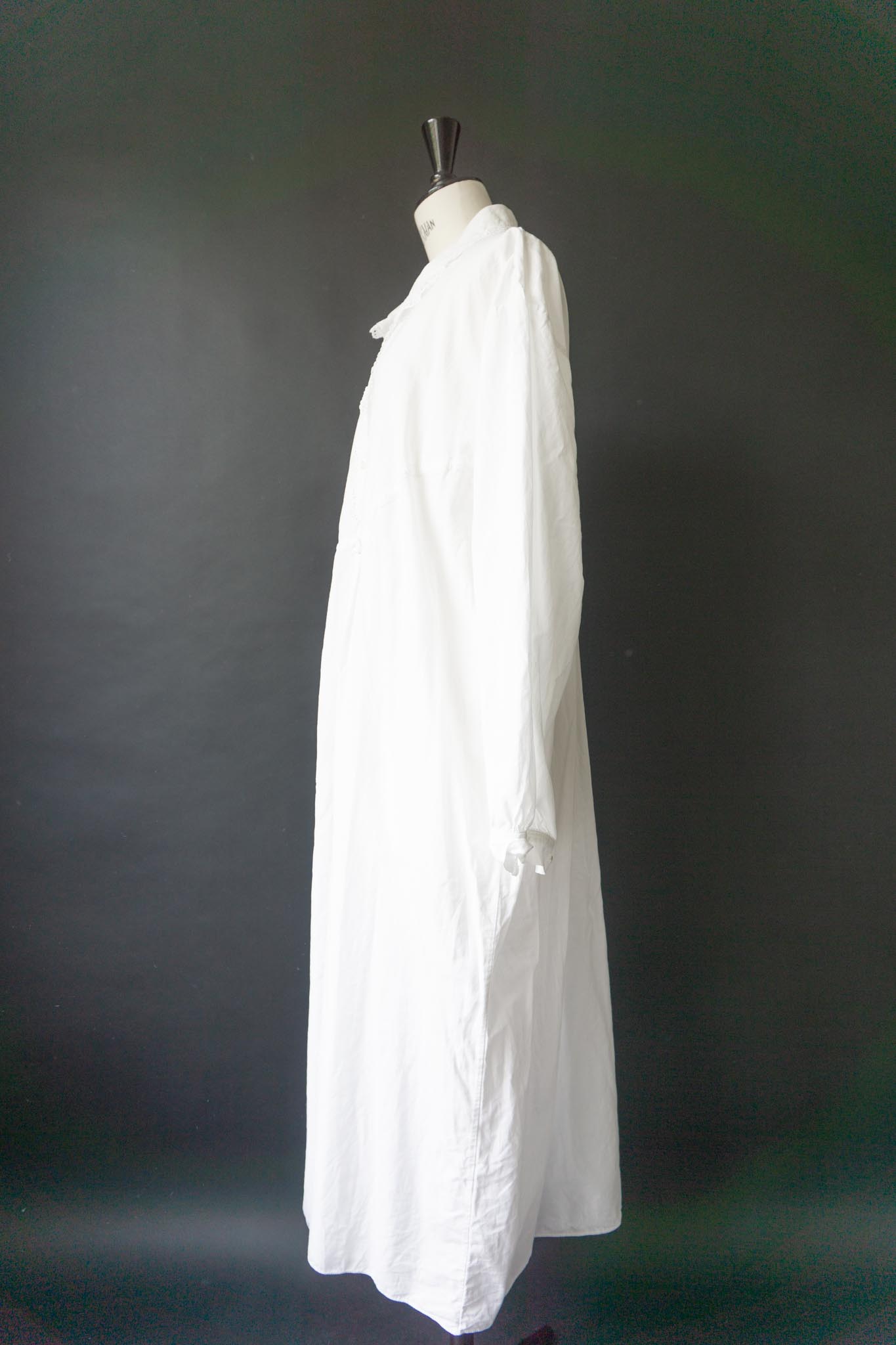 Antikes Baumwoll-Nachthemd mit Spitzenkragen, M–XL theplaincircle vintage