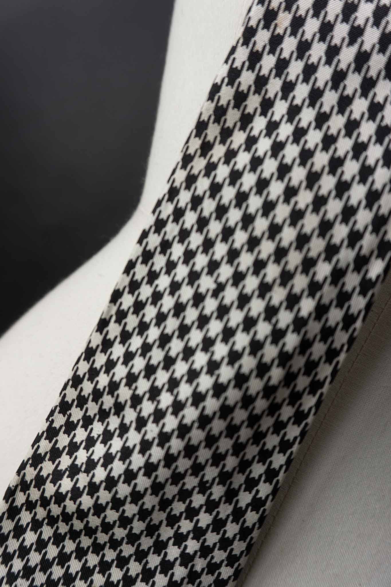 Vintage Hahnentritt-Krawatte in Schwarz-Weiß, 80s Retro Accessoire – theplaincircle vintage