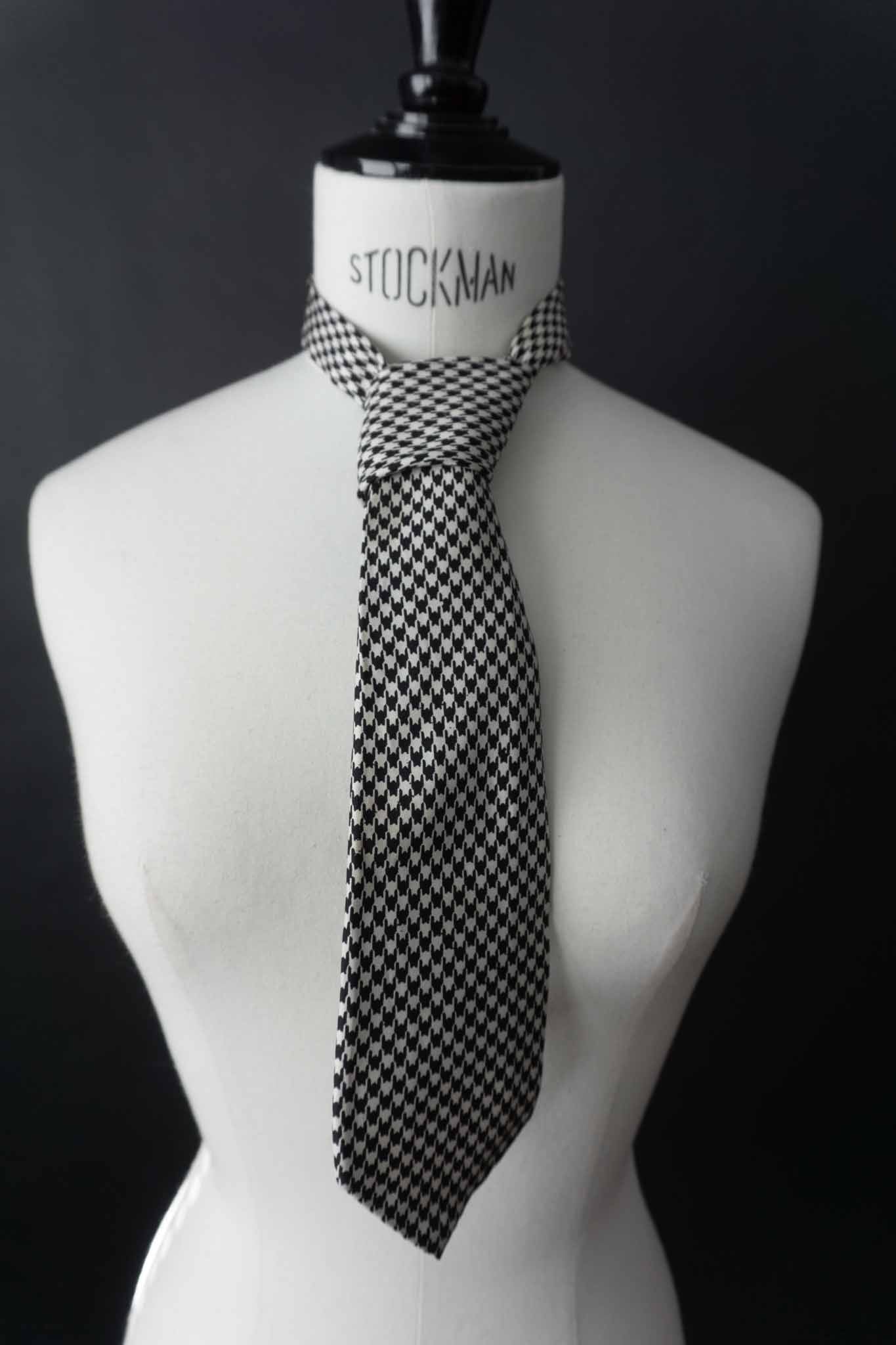 Vintage Hahnentritt-Krawatte in Schwarz-Weiß, 80s Retro Accessoire – theplaincircle vintage