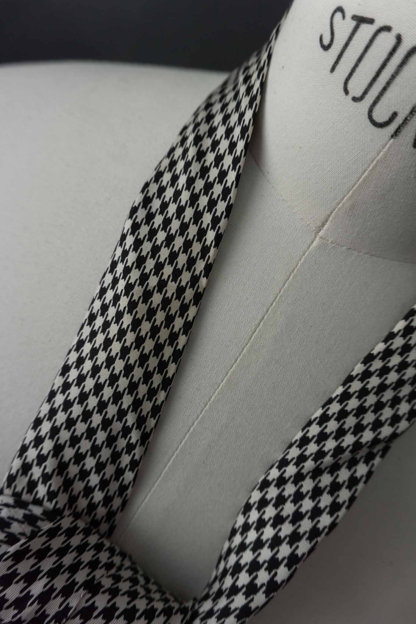 Vintage Hahnentritt-Krawatte in Schwarz-Weiß, 80s Retro Accessoire – theplaincircle vintage