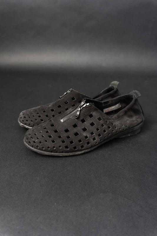 Arche Cut-Out Leather Slip-Ons — Minimalist French Design, 38 theplaincircle vintage