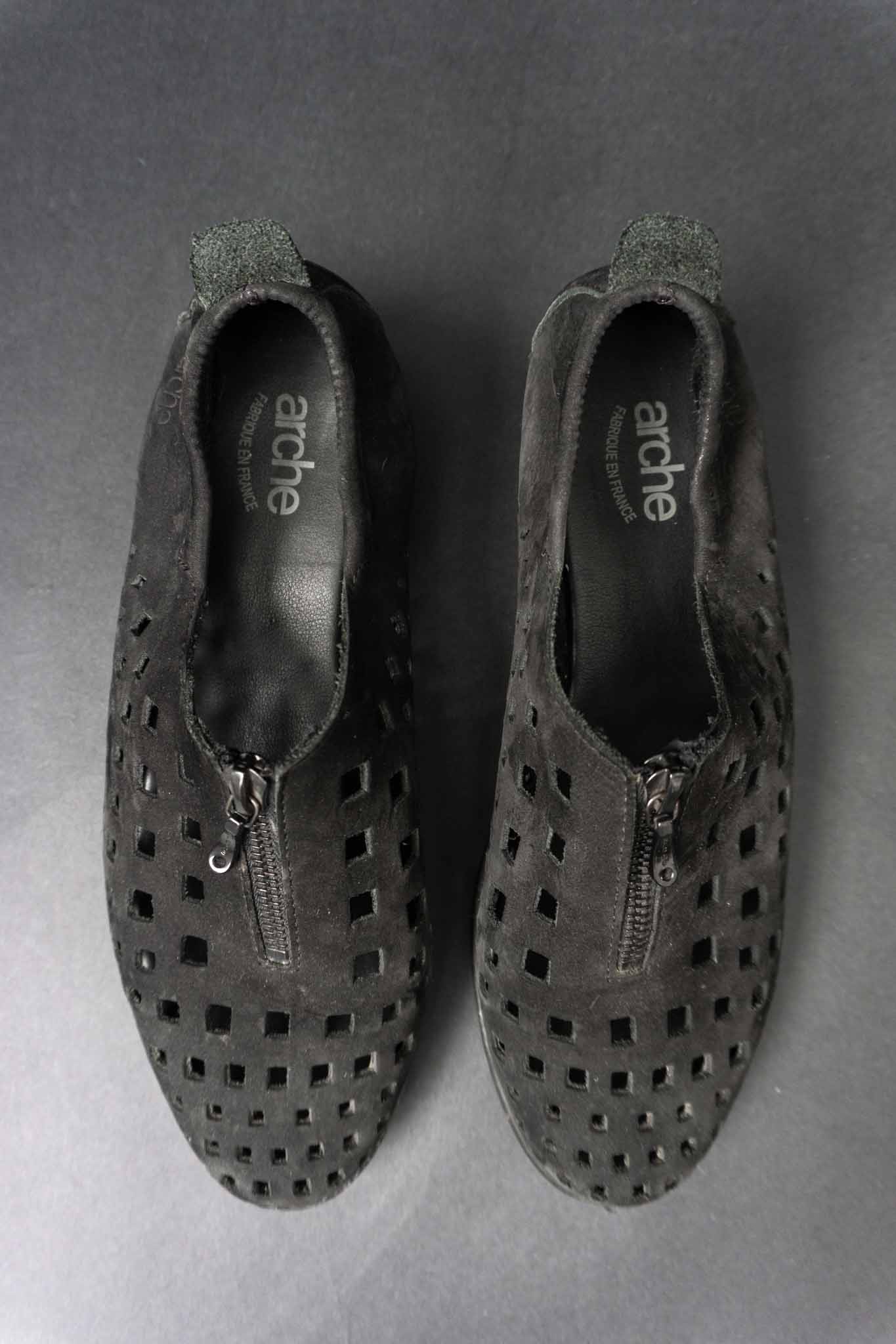 Arche Cut-Out Leather Slip-Ons — Minimalist French Design, 38 theplaincircle vintage