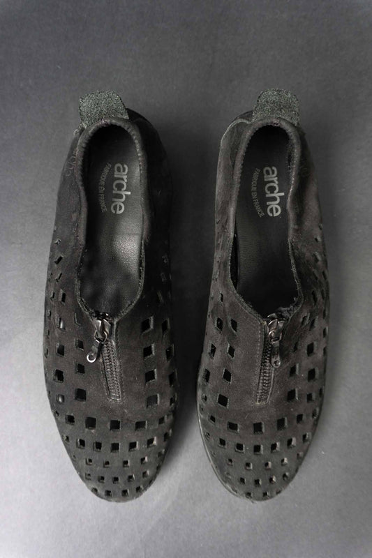Arche Cut-Out Leather Slip-Ons — Minimalist French Design, 38 theplaincircle vintage