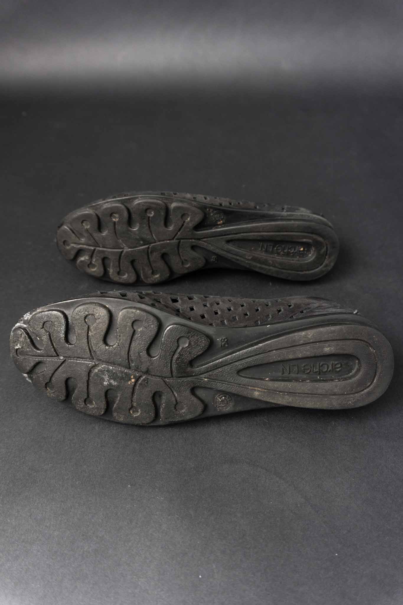 Arche Cut-Out Leather Slip-Ons — Minimalist French Design, 38 theplaincircle vintage