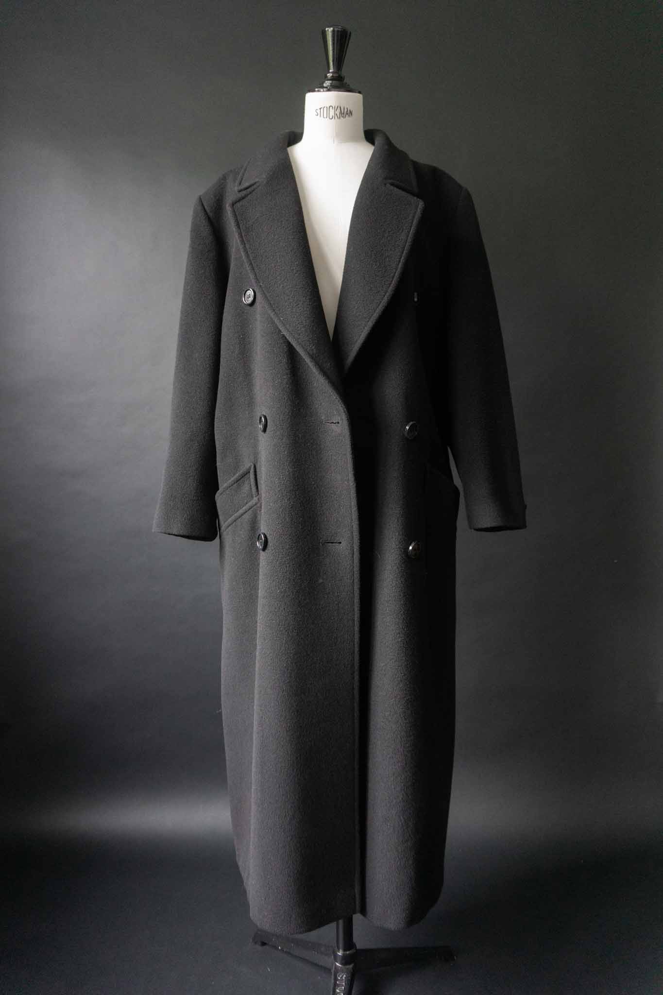 Langer schwarzer Vintage-Wollmantel mit Doppelreihe – minimalistischer Schnitt, handverlesen von theplaincircle vintage