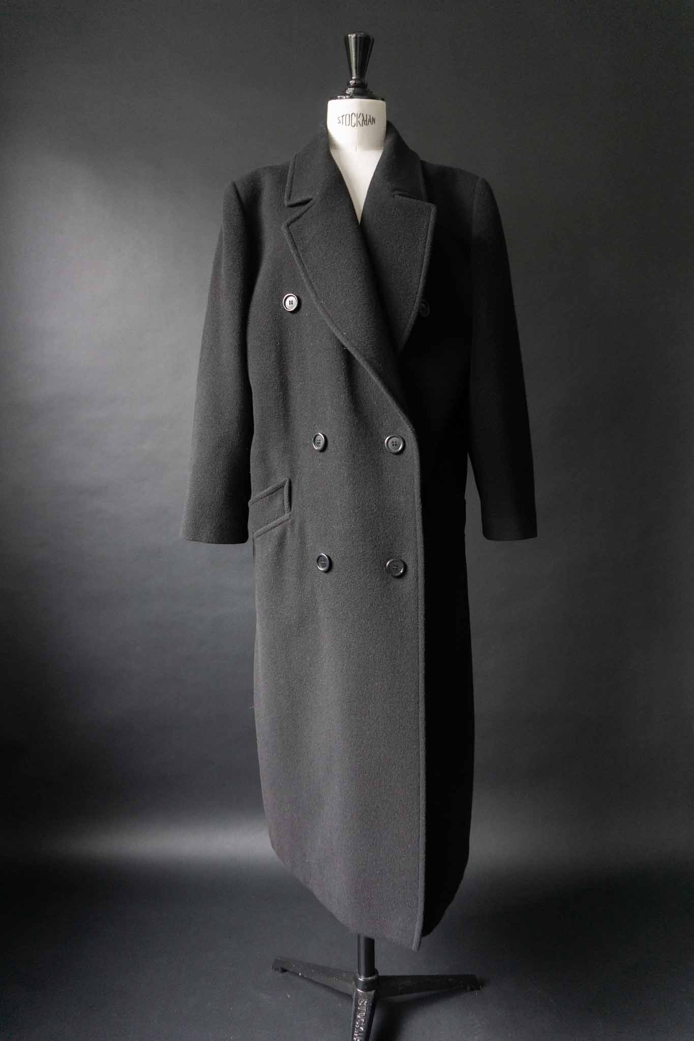 Langer schwarzer Vintage-Wollmantel mit Doppelreihe – minimalistischer Schnitt, handverlesen von theplaincircle vintage