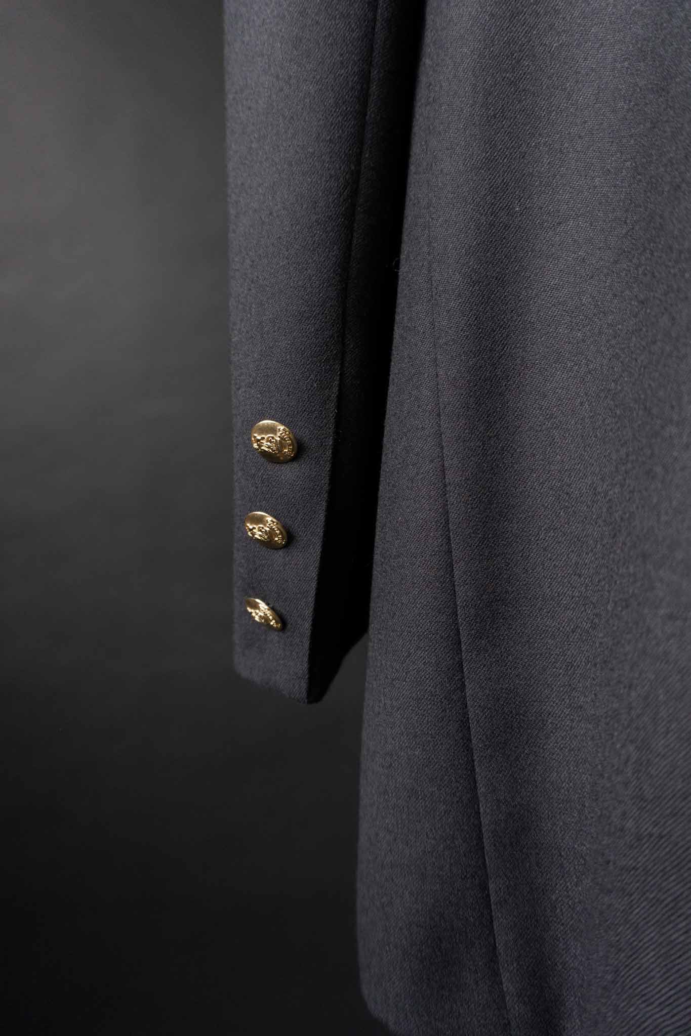 Doppelreihiger Vintage Blazer in Navy mit goldenen Knöpfen aus Schurwolle – eleganter Damenblazer von theplaincircle vintage