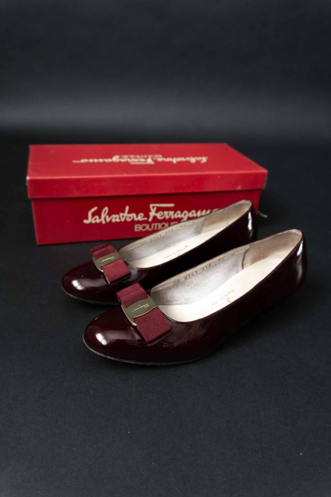 Vintage Salvatore Ferragamo Vara Ballerinas, Lackleder, 5,5