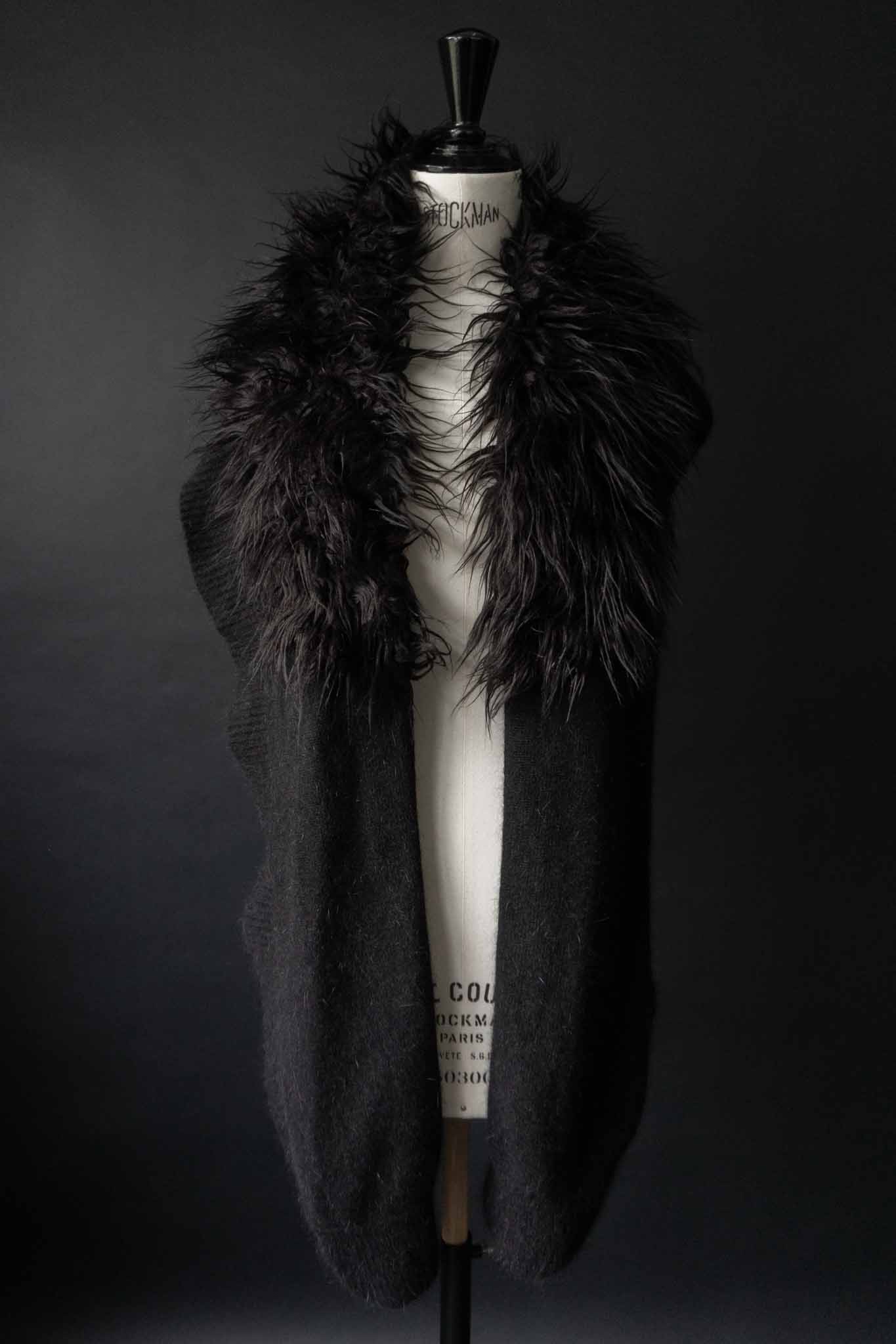 Schwarzer Vintage-Schal mit Fake-Fur-Besatz – aus Angora-Wollmischung, handverlesen von theplaincircle vintage