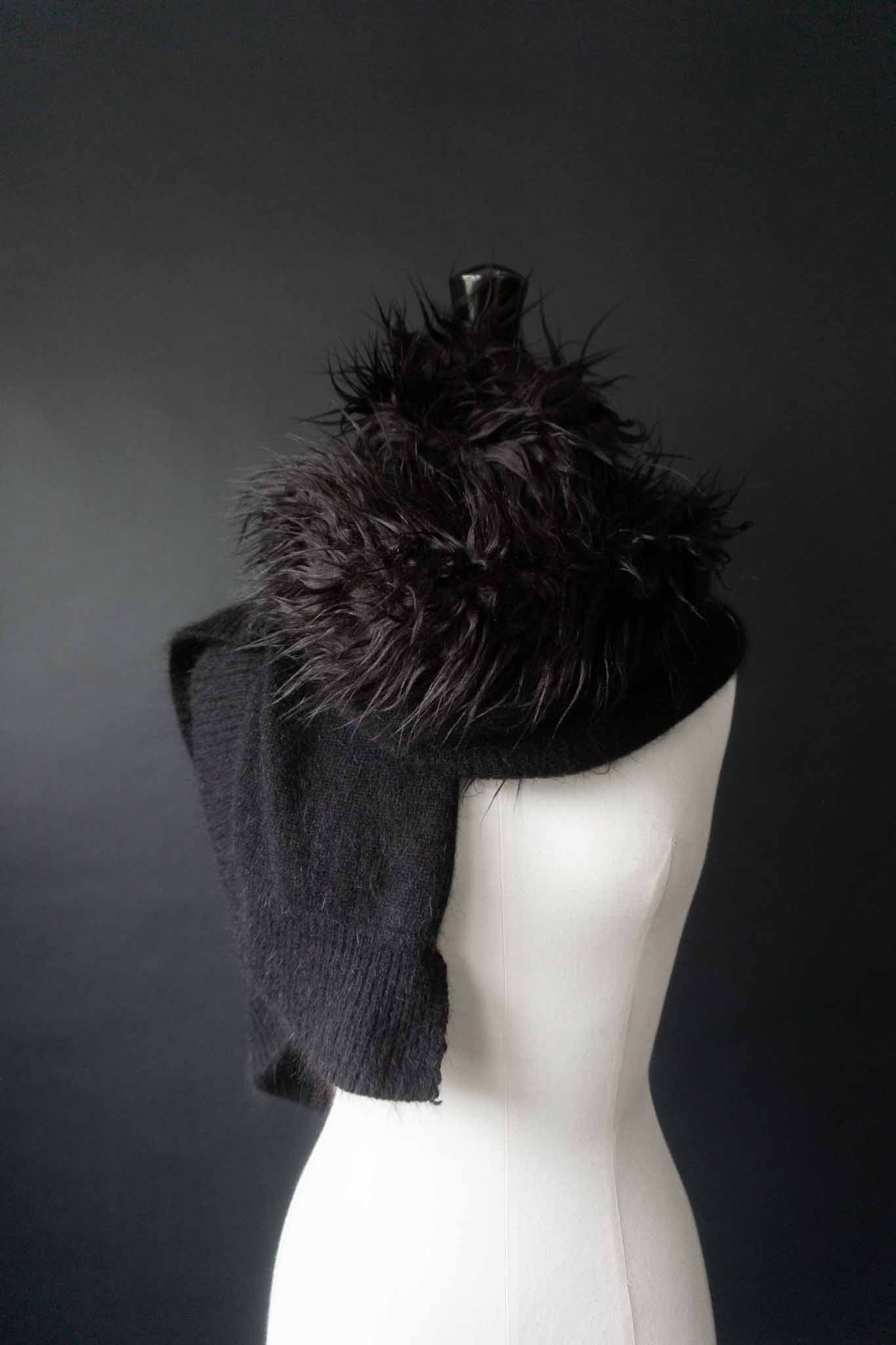 Schwarzer Vintage-Schal mit Fake-Fur-Besatz – aus Angora-Wollmischung, handverlesen von theplaincircle vintage