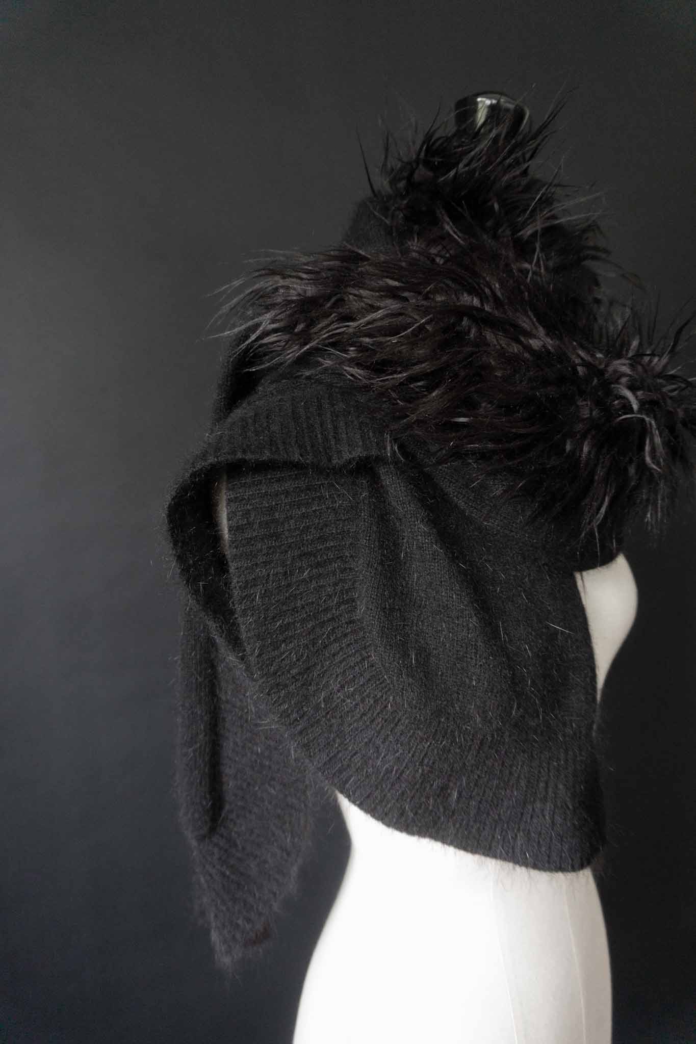 Schwarzer Vintage-Schal mit Fake-Fur-Besatz – aus Angora-Wollmischung, handverlesen von theplaincircle vintage