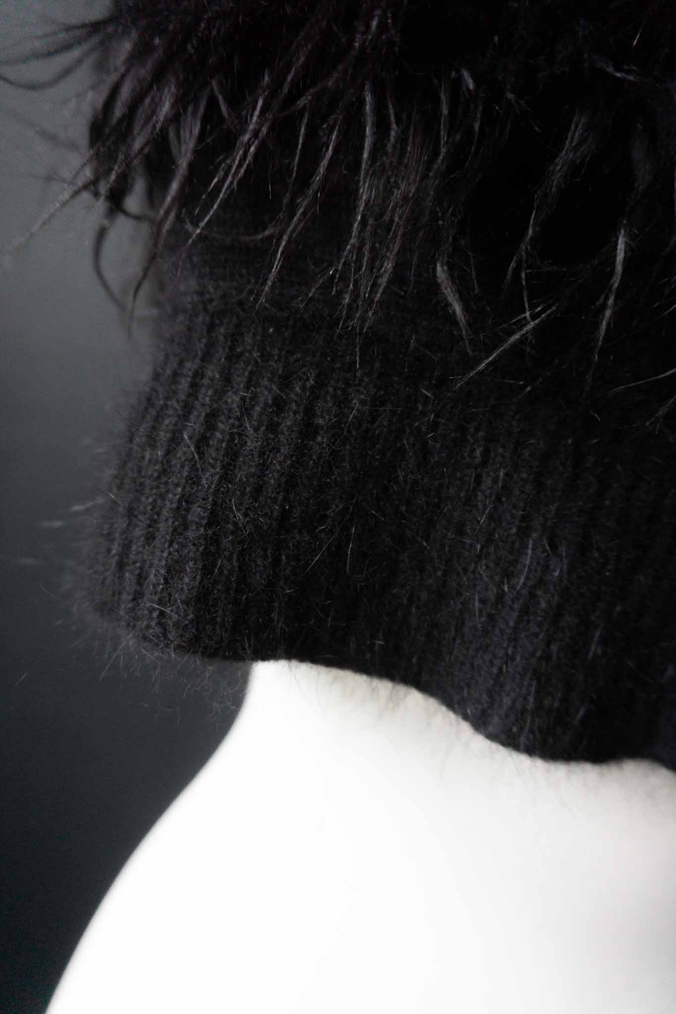 Schwarzer Vintage-Schal mit Fake-Fur-Besatz – aus Angora-Wollmischung, handverlesen von theplaincircle vintage