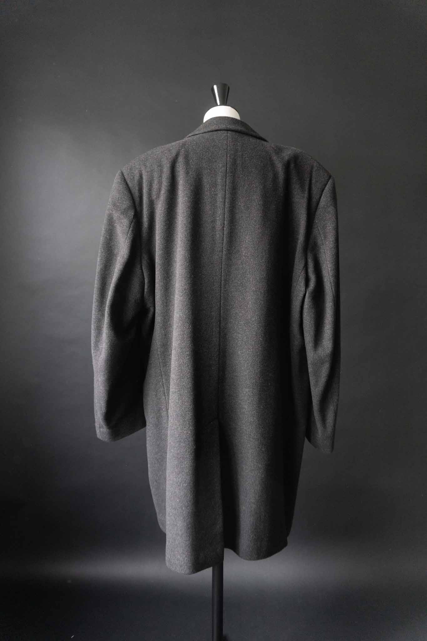 Grauer Oversized Wollmantel aus 100 % Wolle – minimalistischer Vintage Mantel von theplaincircle vintage