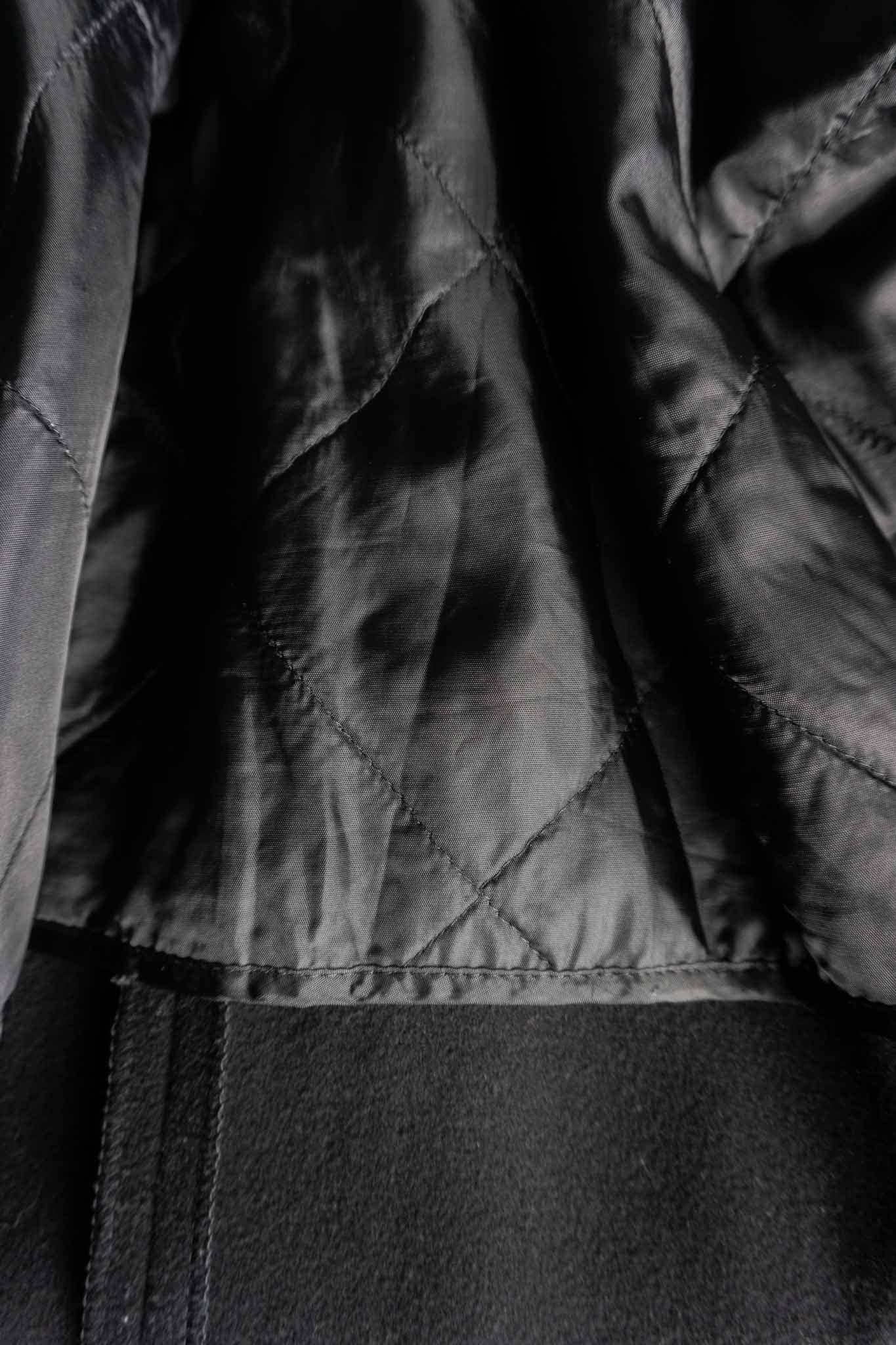 Schwarzer Vintage-Wollmantel mit Fake-Fur-Besatz aus 100 % Wolle – handverlesen von theplaincircle vintage