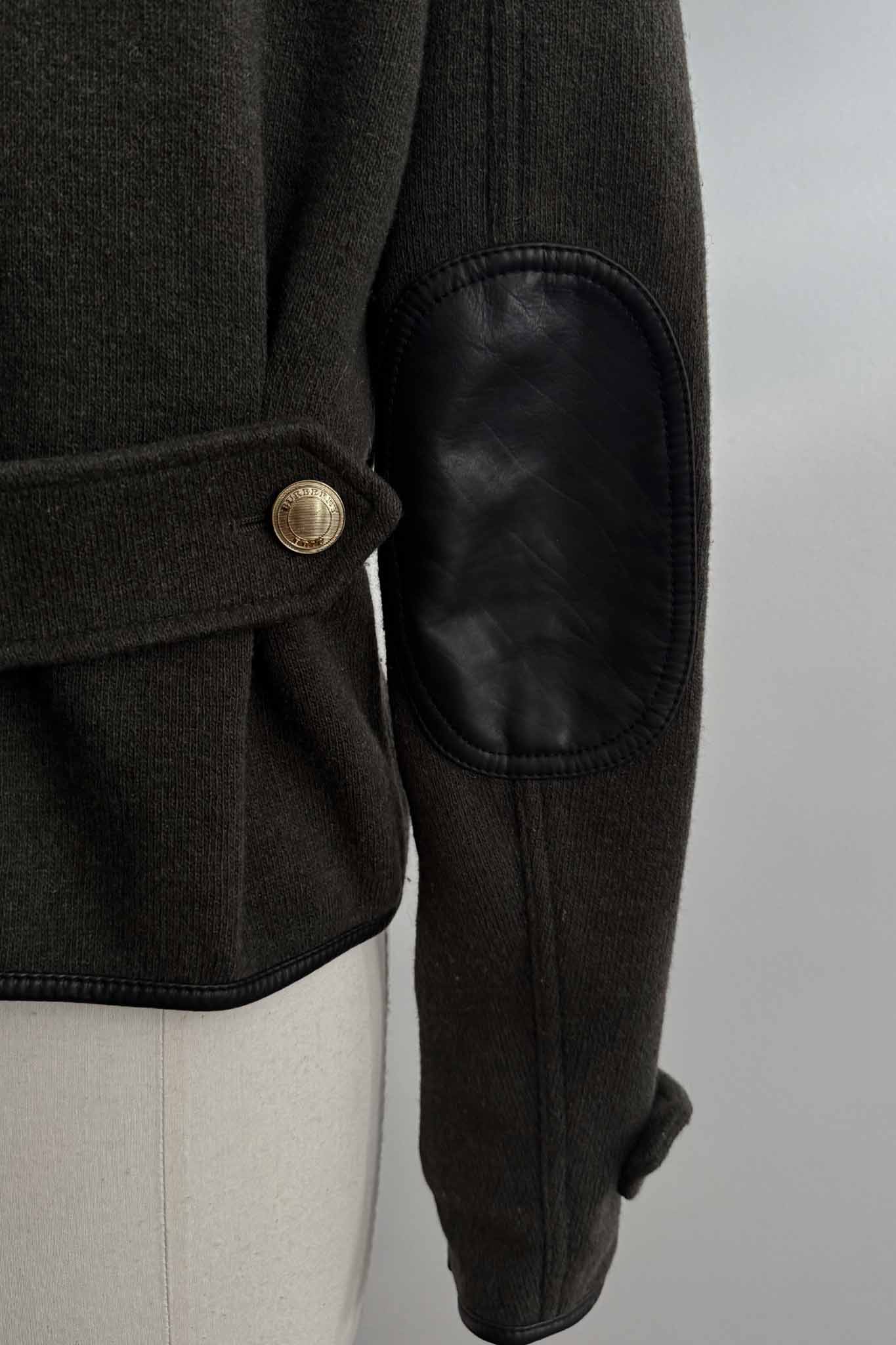 Burberry Brit Vintage Wolljacke Vorderansicht mit Goldknöpfen