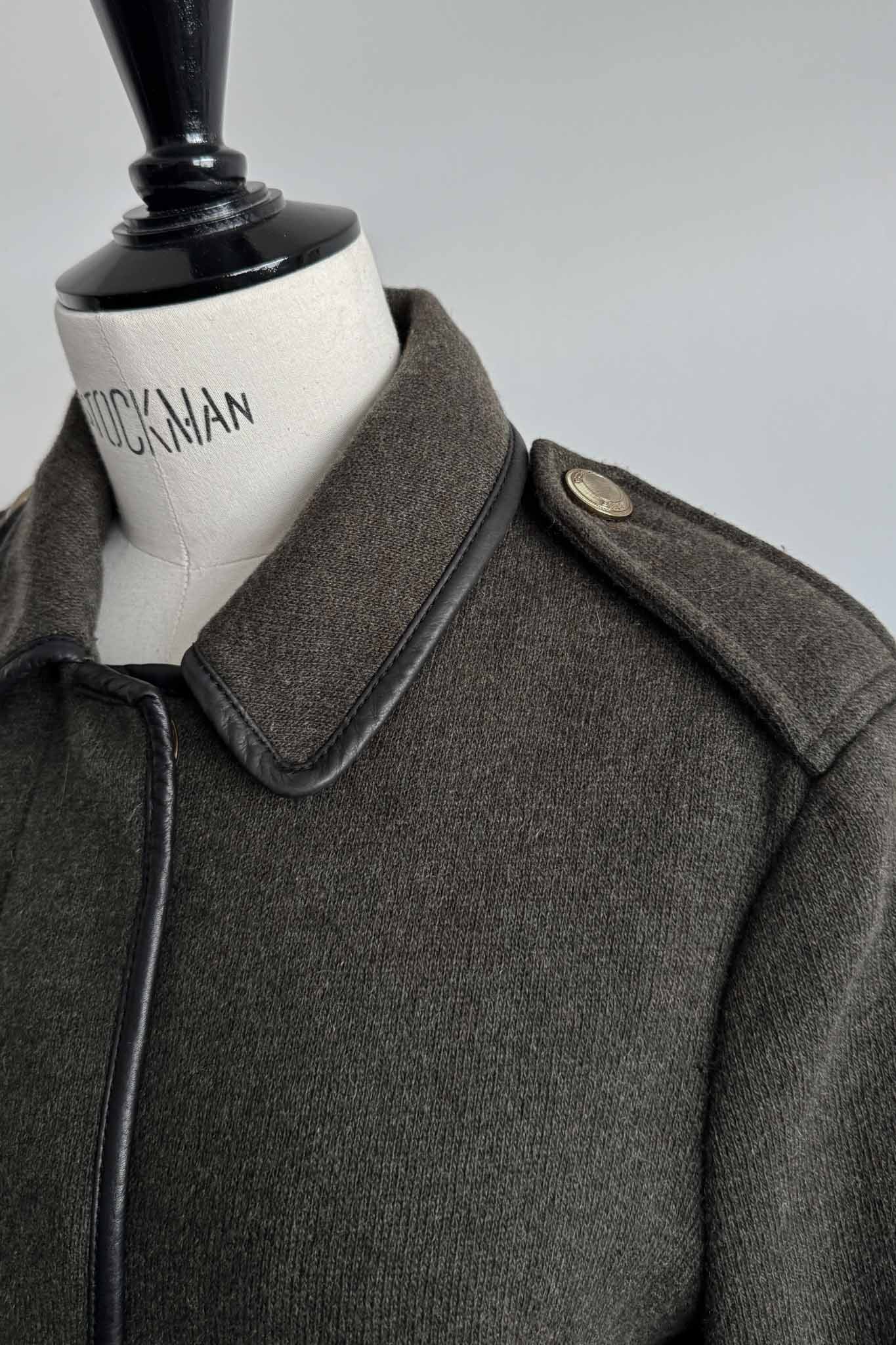 Burberry Brit Vintage Wolljacke Vorderansicht mit Goldknöpfen