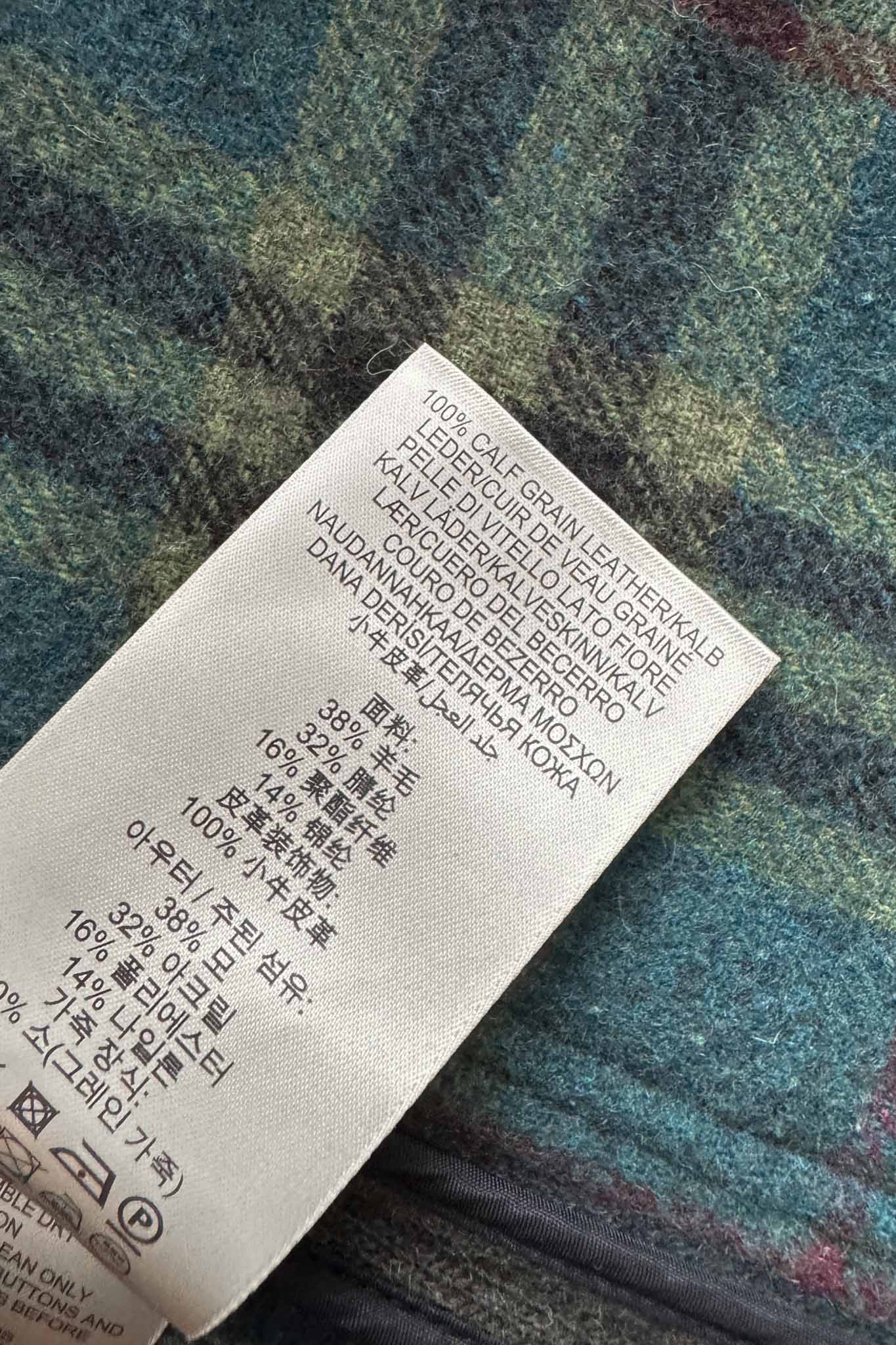 Burberry Brit Vintage Wolljacke Vorderansicht mit Goldknöpfen