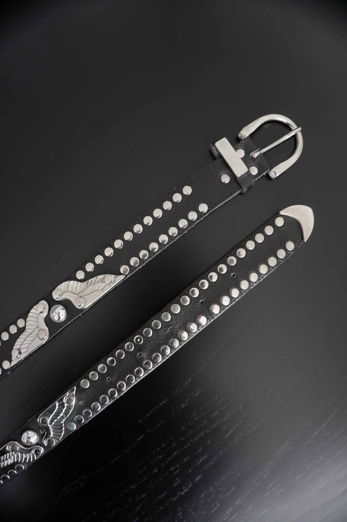 80s Ledergürtel mit Nieten und Western-Flügel-Details – theplaincircle vintage
