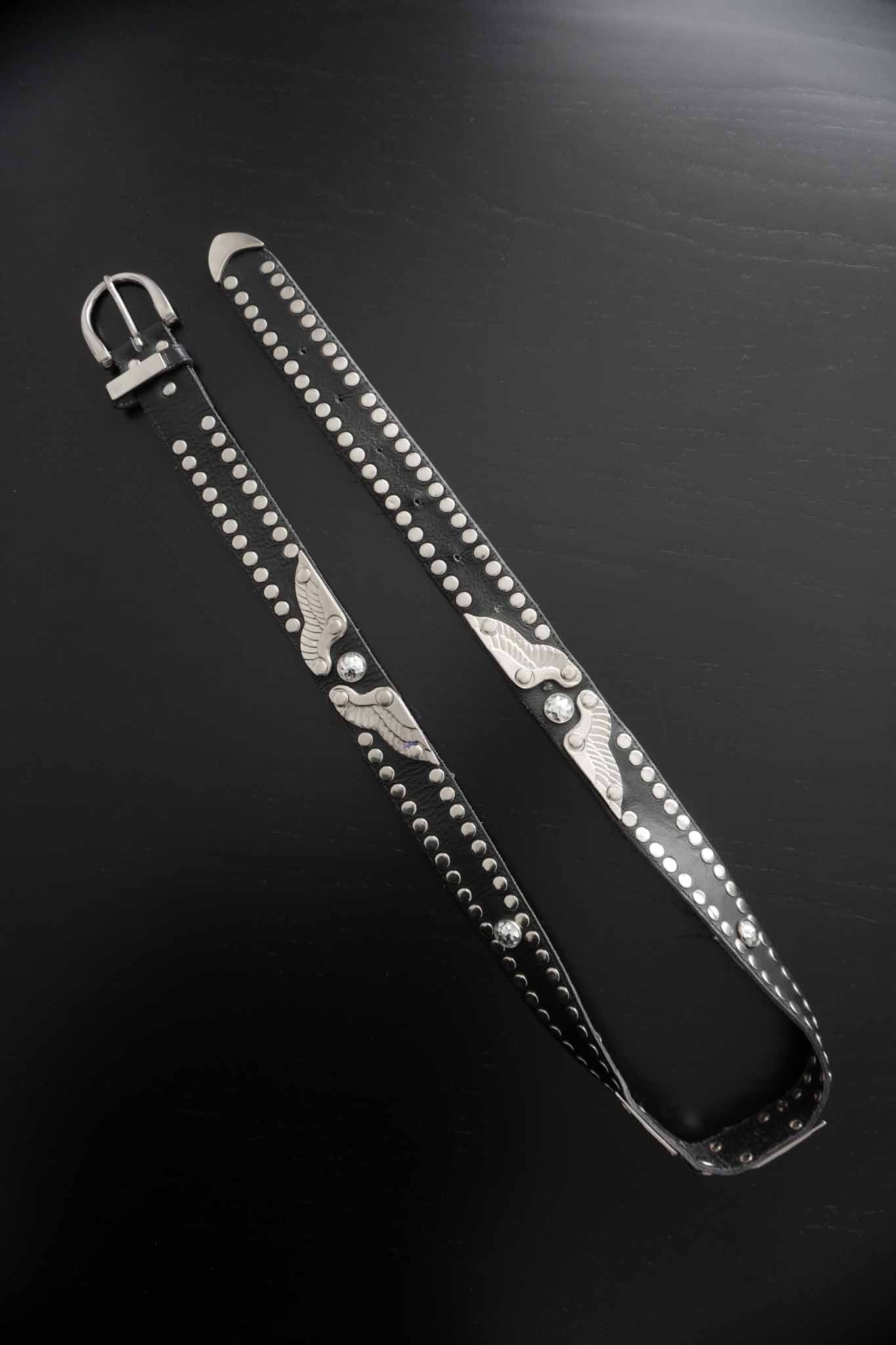 80s Ledergürtel mit Nieten und Western-Flügel-Details – theplaincircle vintage