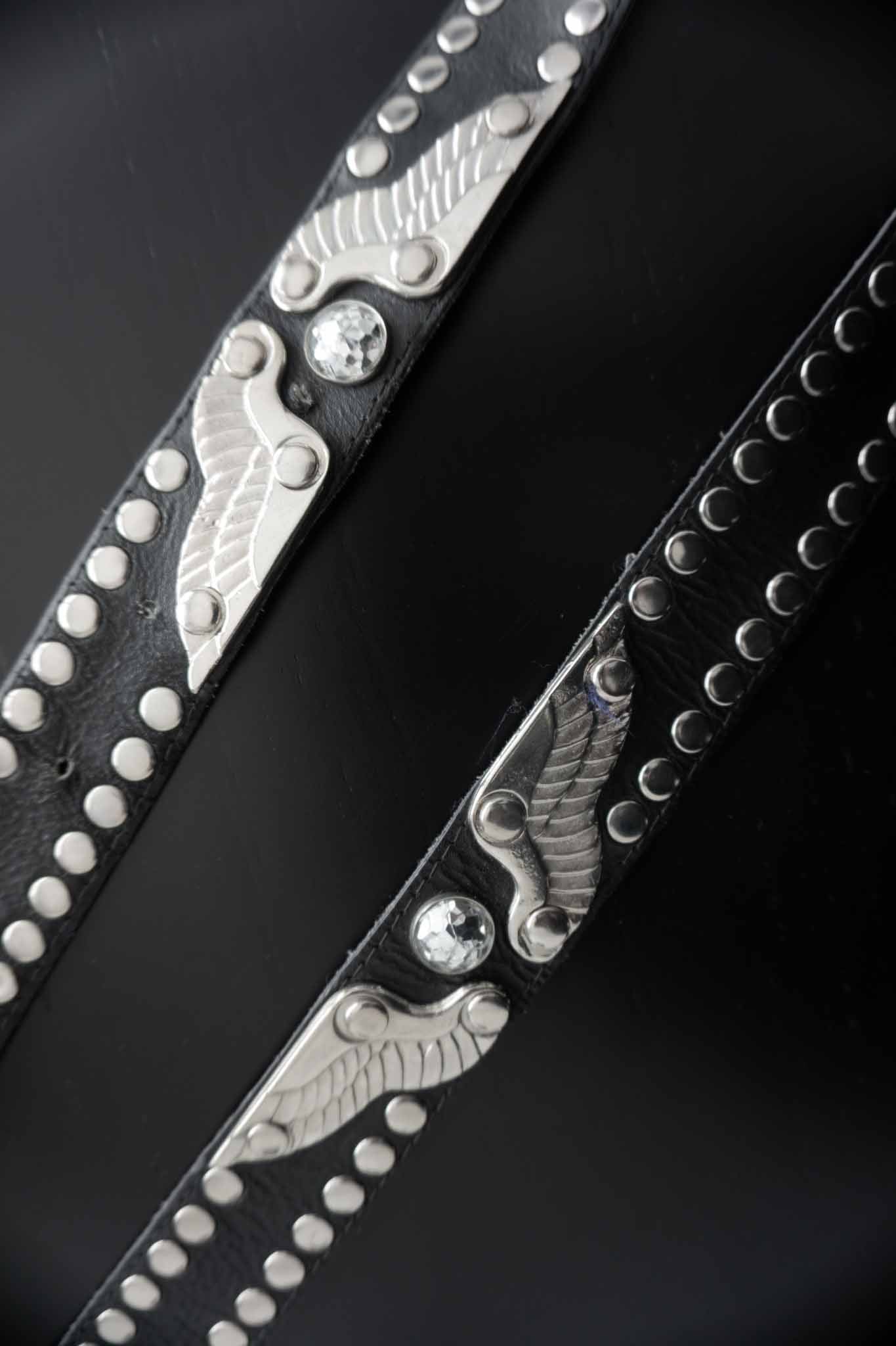 80s Ledergürtel mit Nieten und Western-Flügel-Details – theplaincircle vintage