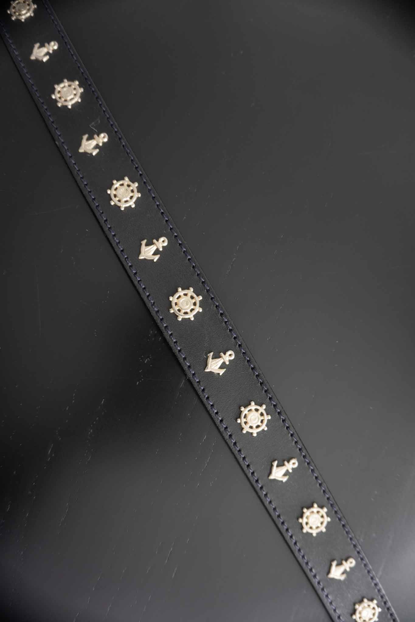 Vintage Ledergürtel Schwarz – Maritime Details mit Goldsymbolen theplaincircle vintage