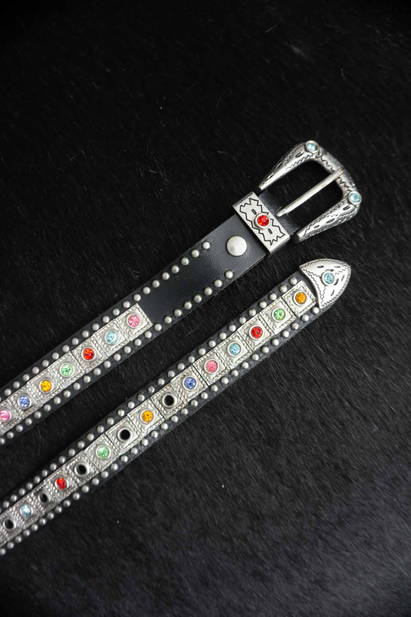 80s Ledergürtel mit Nieten & bunten Strasssteinen, XS–M theplaincircle vintage