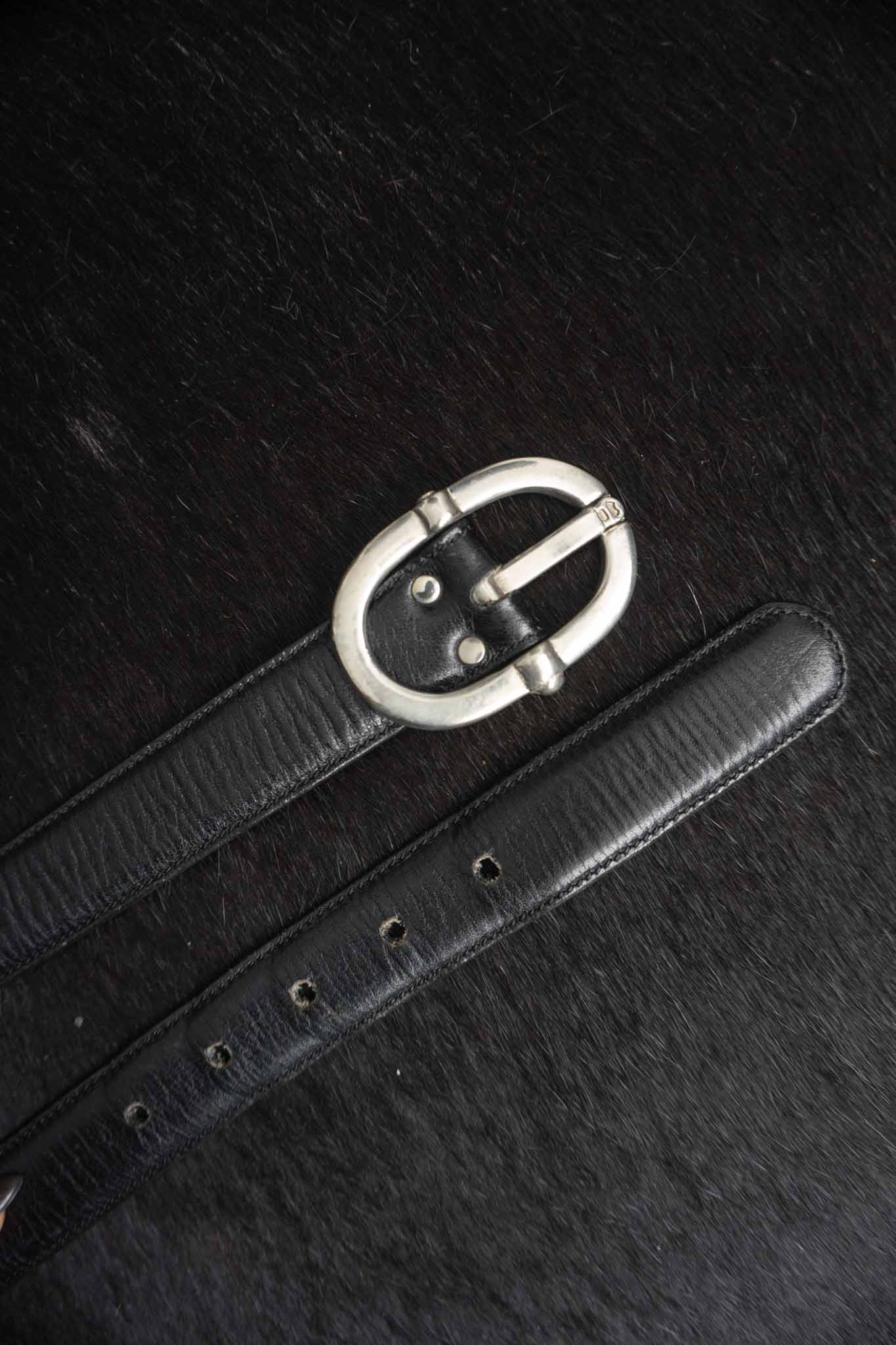 Aigner Gürtel 80er Schnalle mit Nieten Detail schwarzes Echtleder – Retro Second Hand Mode