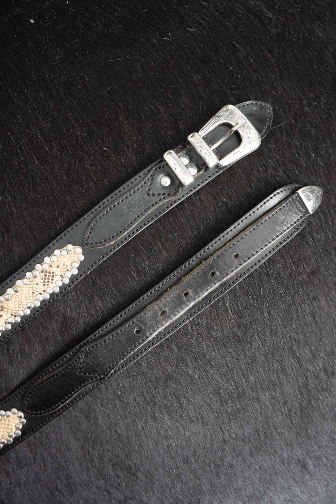 Toggery Hamburg Vintage Gürtel – Schwarzes Leder mit Schlangen-Details & Nieten, S–M theplaincircle vintage