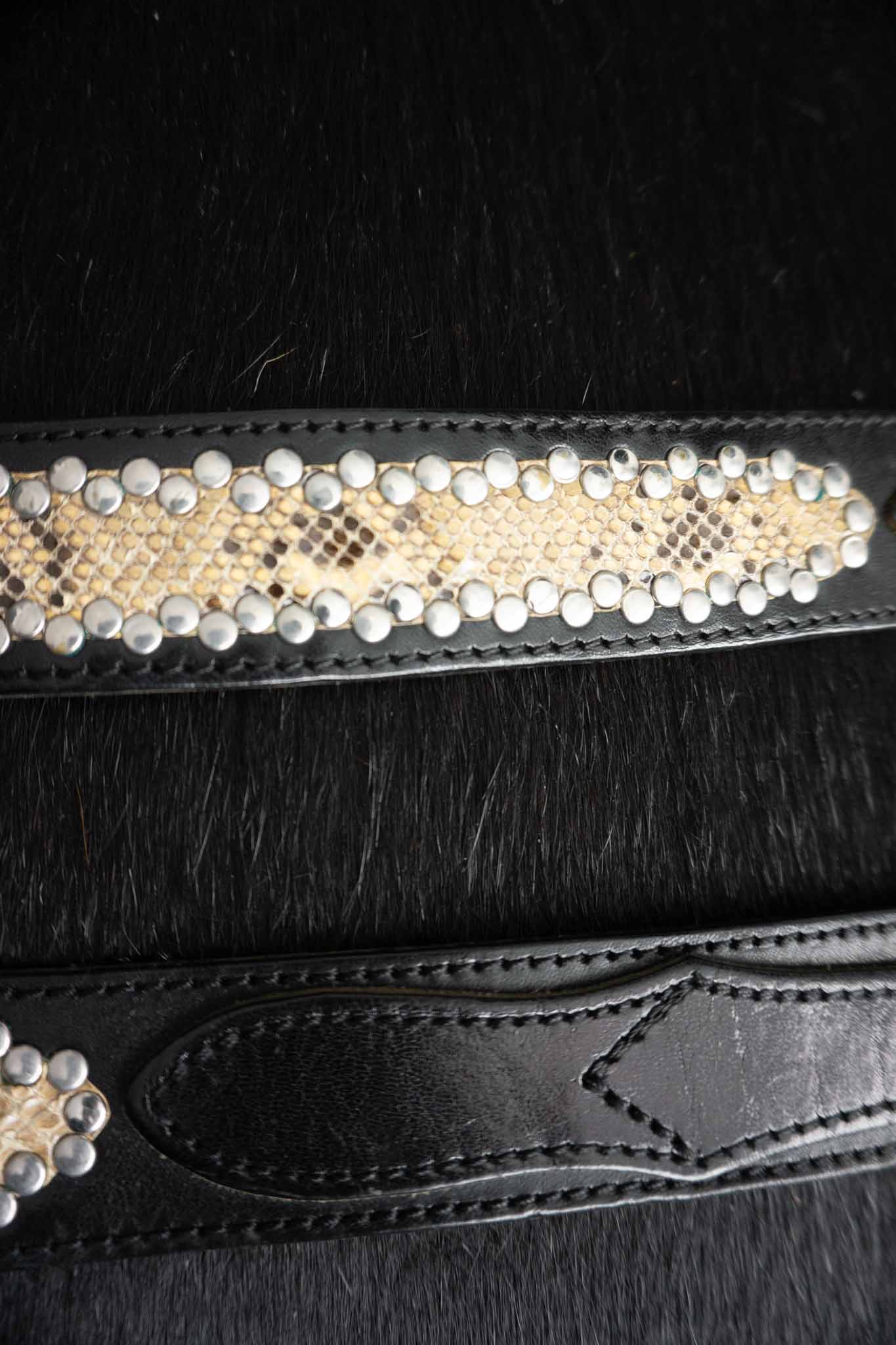 Toggery Hamburg Vintage Gürtel – Schwarzes Leder mit Schlangen-Details & Nieten, S–M theplaincircle vintage