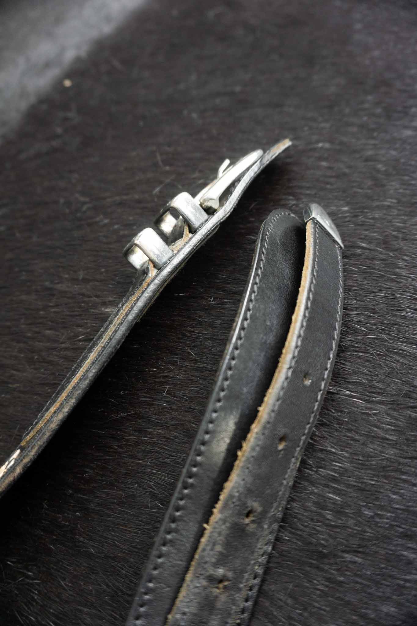 Toggery Hamburg Vintage Gürtel – Schwarzes Leder mit Schlangen-Details & Nieten, S–M theplaincircle vintage