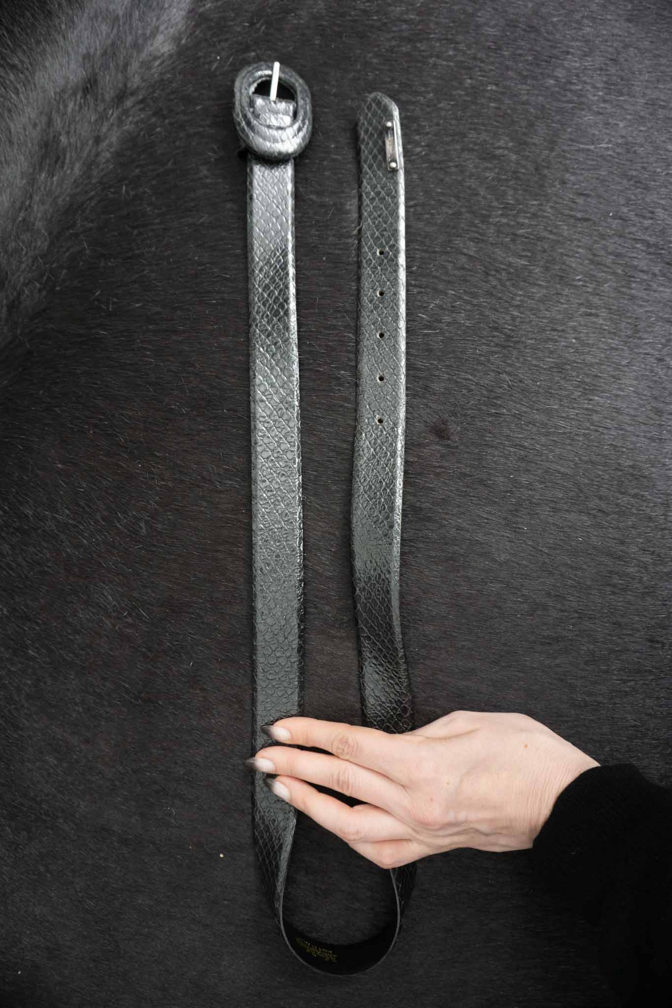 Max Mara Gürtel Echtleder Snake-Prägung tiefes Petrolblau-Grün ovale Schnalle Made in Italy