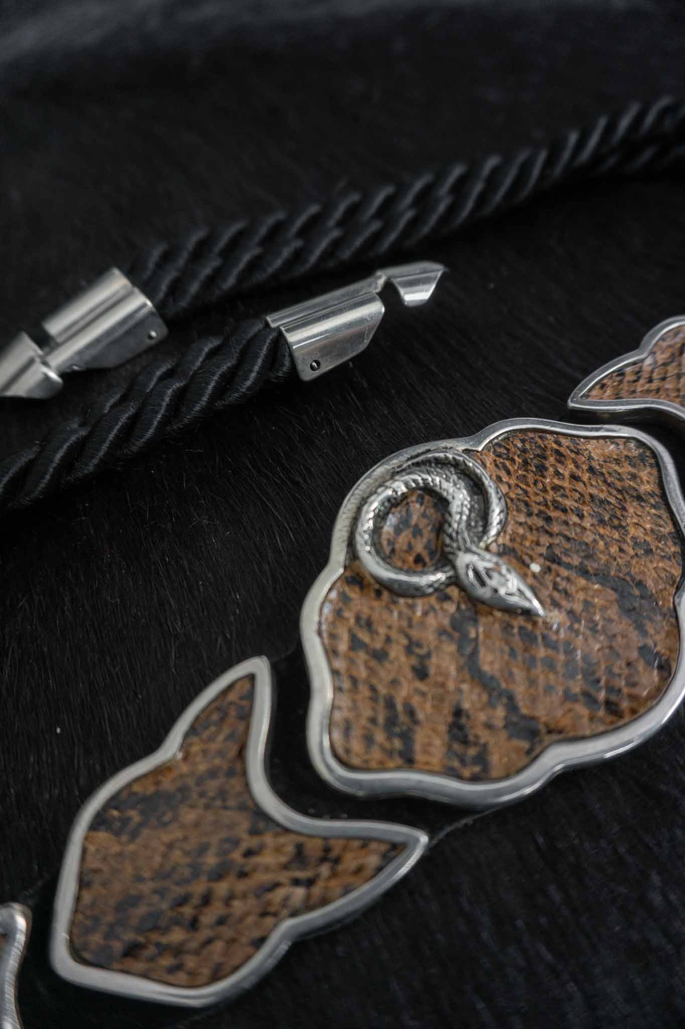 Vintage Snake Belt mit Lederdetails – Gothic Western Statement Piece theplaincircle vintage