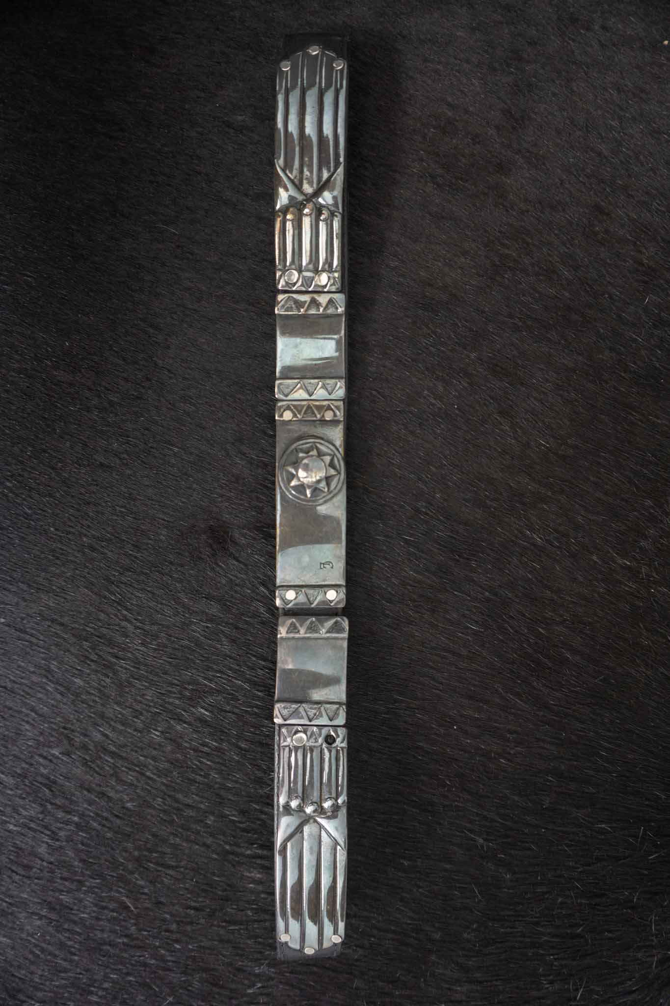 Vintage Ledergürtel 70er Jahre von Catharina Gräfin von Lehndorff mit silbernen Metall-Applikationen