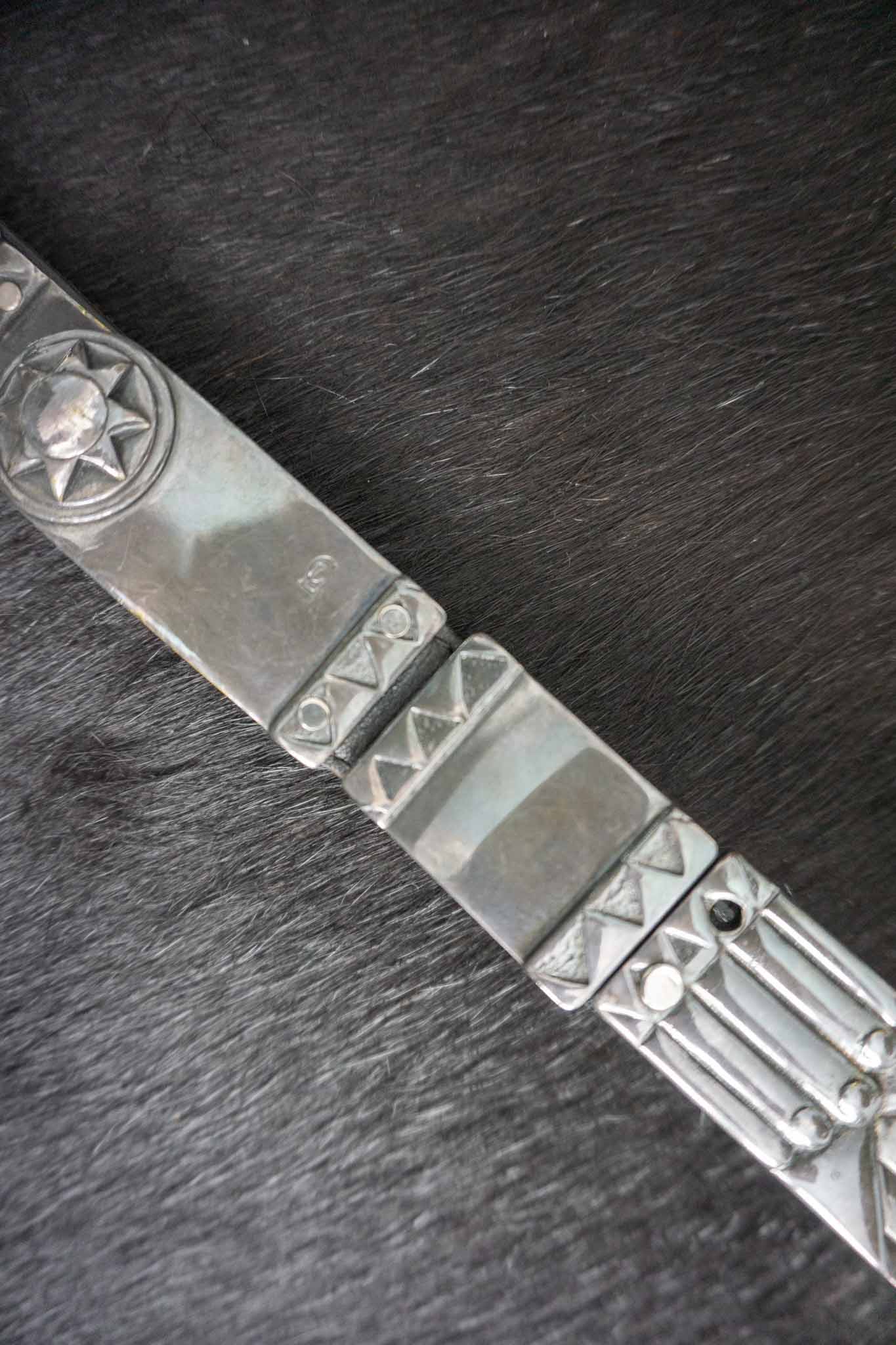 Vintage Ledergürtel 70er Jahre von Catharina Gräfin von Lehndorff mit silbernen Metall-Applikationen