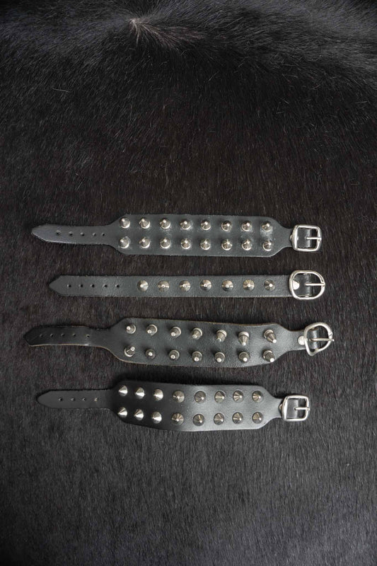 Vintage Nietenarmbänder Schwarz theplaincircle vintage