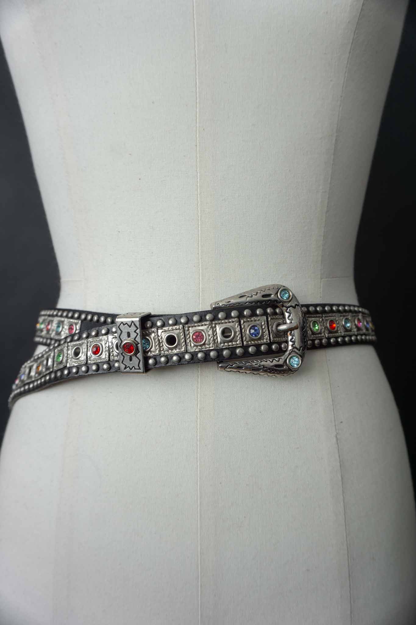 80s Ledergürtel mit Nieten & bunten Strasssteinen, XS–M theplaincircle vintage