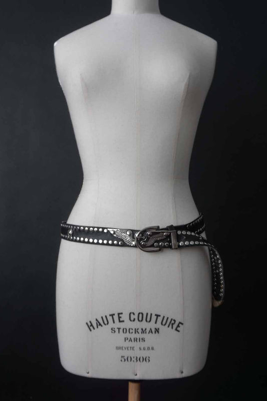 80s Ledergürtel mit Nieten und Western-Flügel-Details – theplaincircle vintage