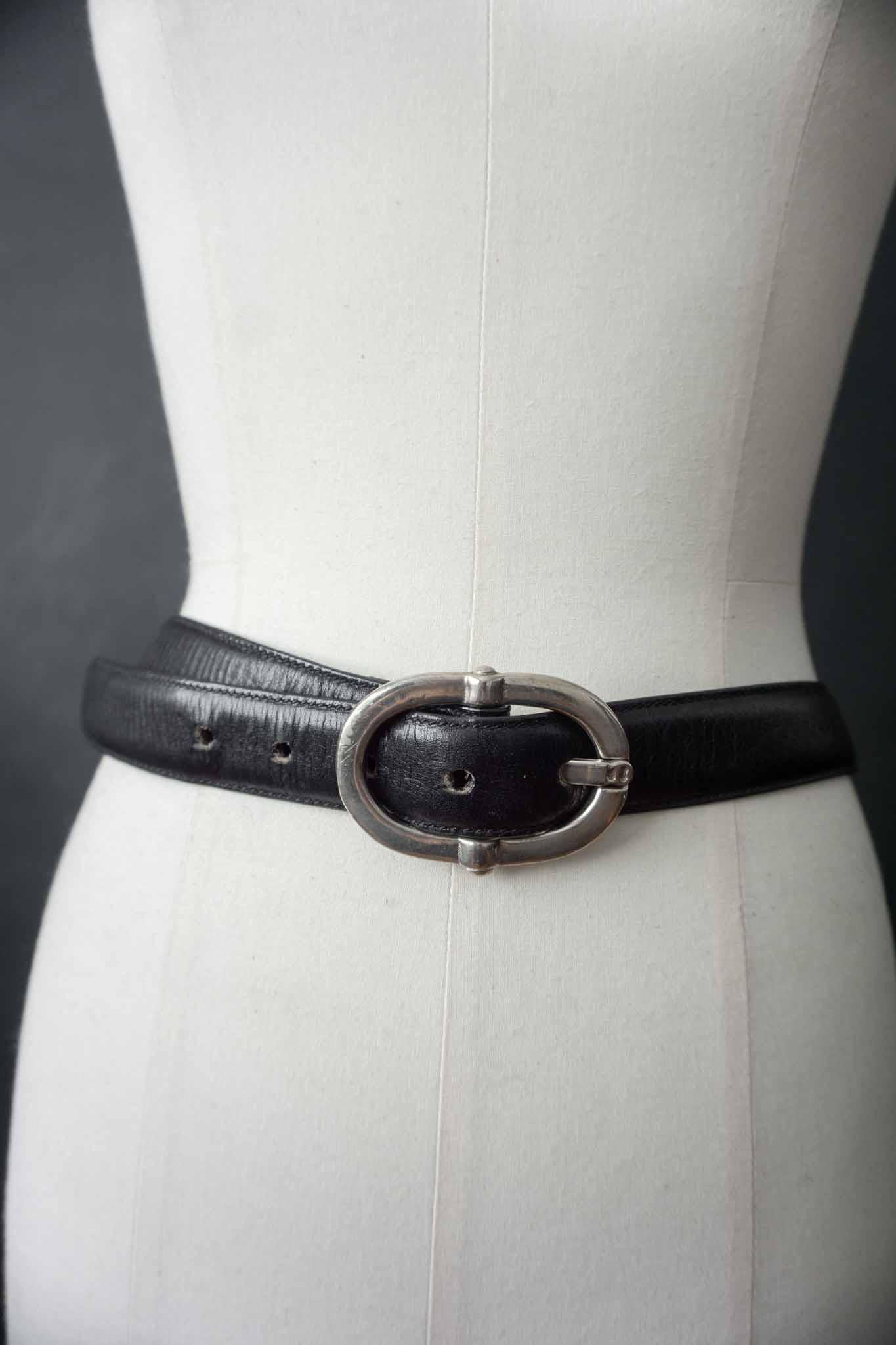 Aigner Gürtel 80er Schnalle mit Nieten Detail schwarzes Echtleder – Retro Second Hand Mode