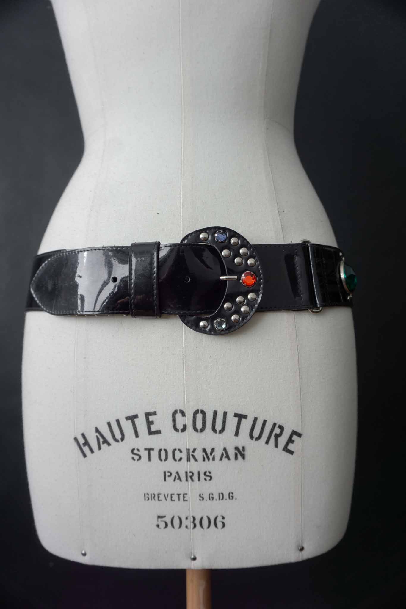 vintage lackgürtel schwarz mit bunten strasssteinen
