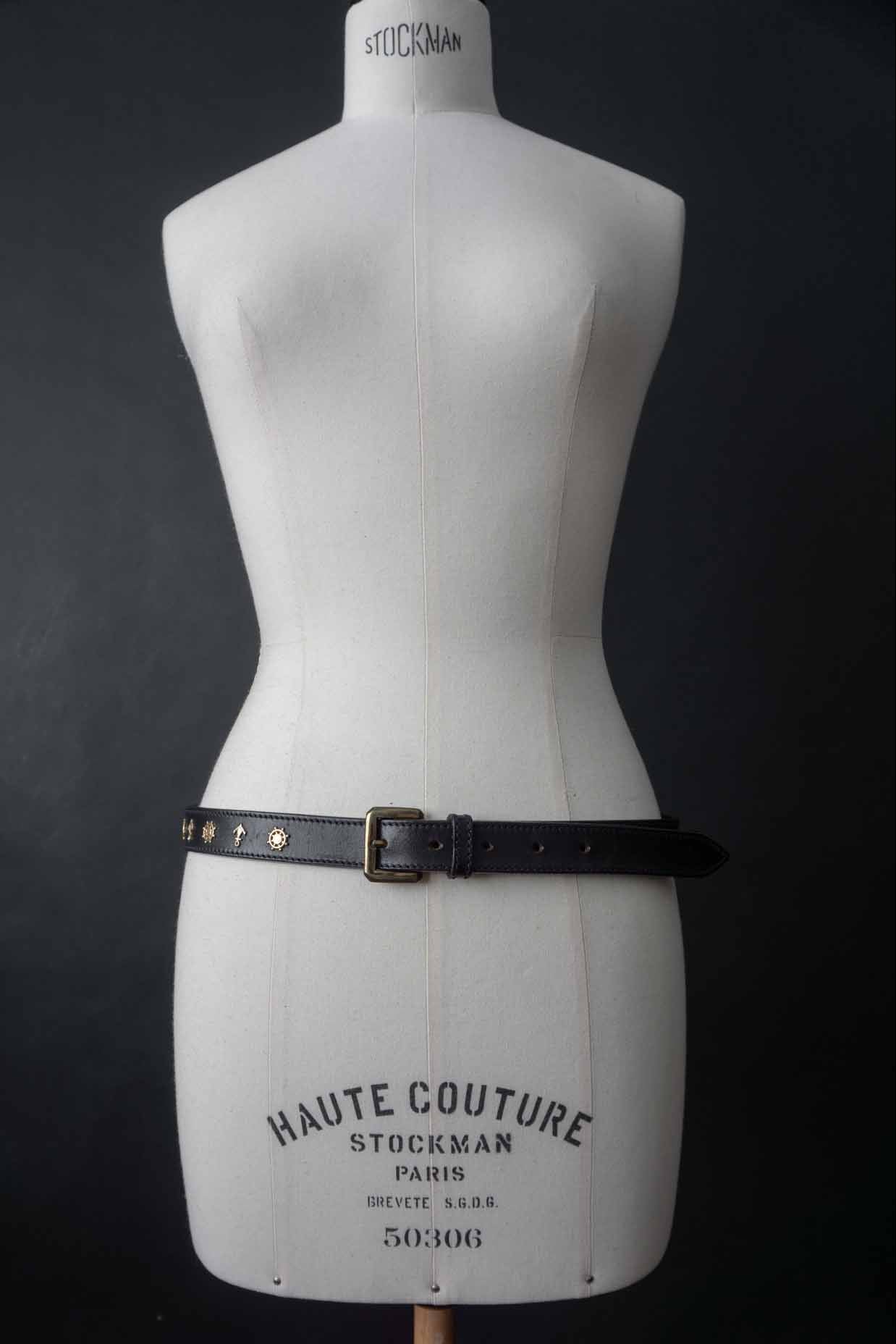 Vintage Ledergürtel Schwarz – Maritime Details mit Goldsymbolen theplaincircle vintage