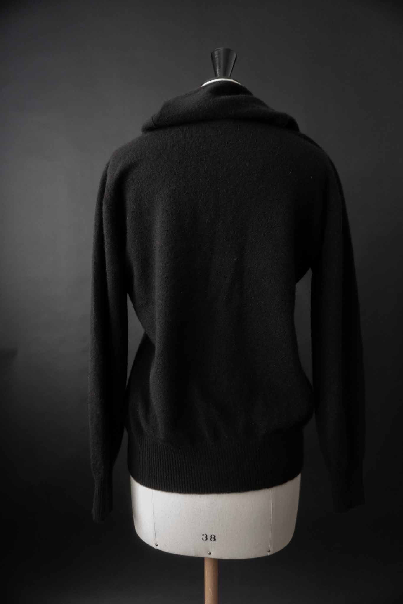 Vintage schwarzer 90s Kaschmirpullover mit drapiertem Kragen – theplaincircle vintage