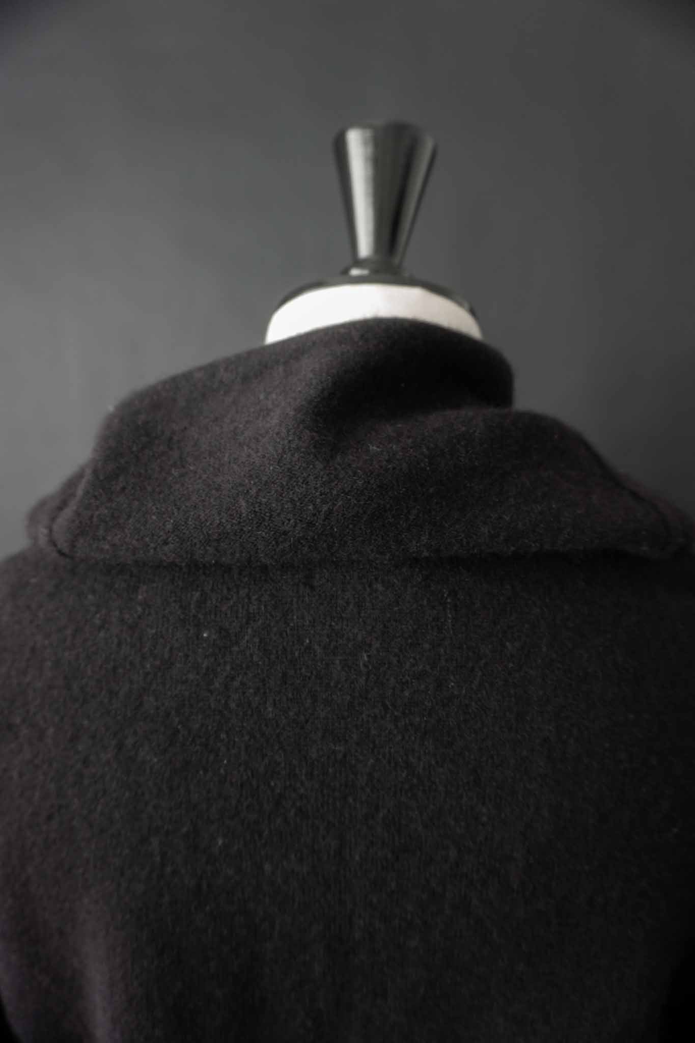 Vintage schwarzer 90s Kaschmirpullover mit drapiertem Kragen – theplaincircle vintage