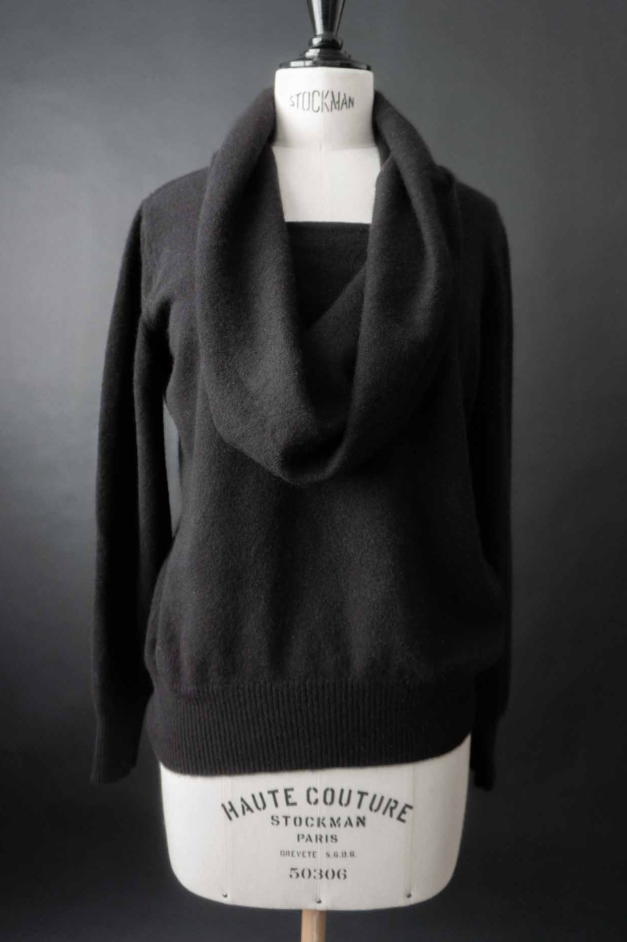 Vintage schwarzer 90s Kaschmirpullover mit drapiertem Kragen – theplaincircle vintage