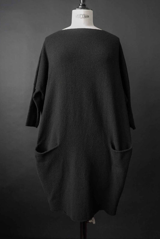 Sarah Pacini Pullover Bouclé-Strick
Oversize Schwarz – theplaincircle vintage