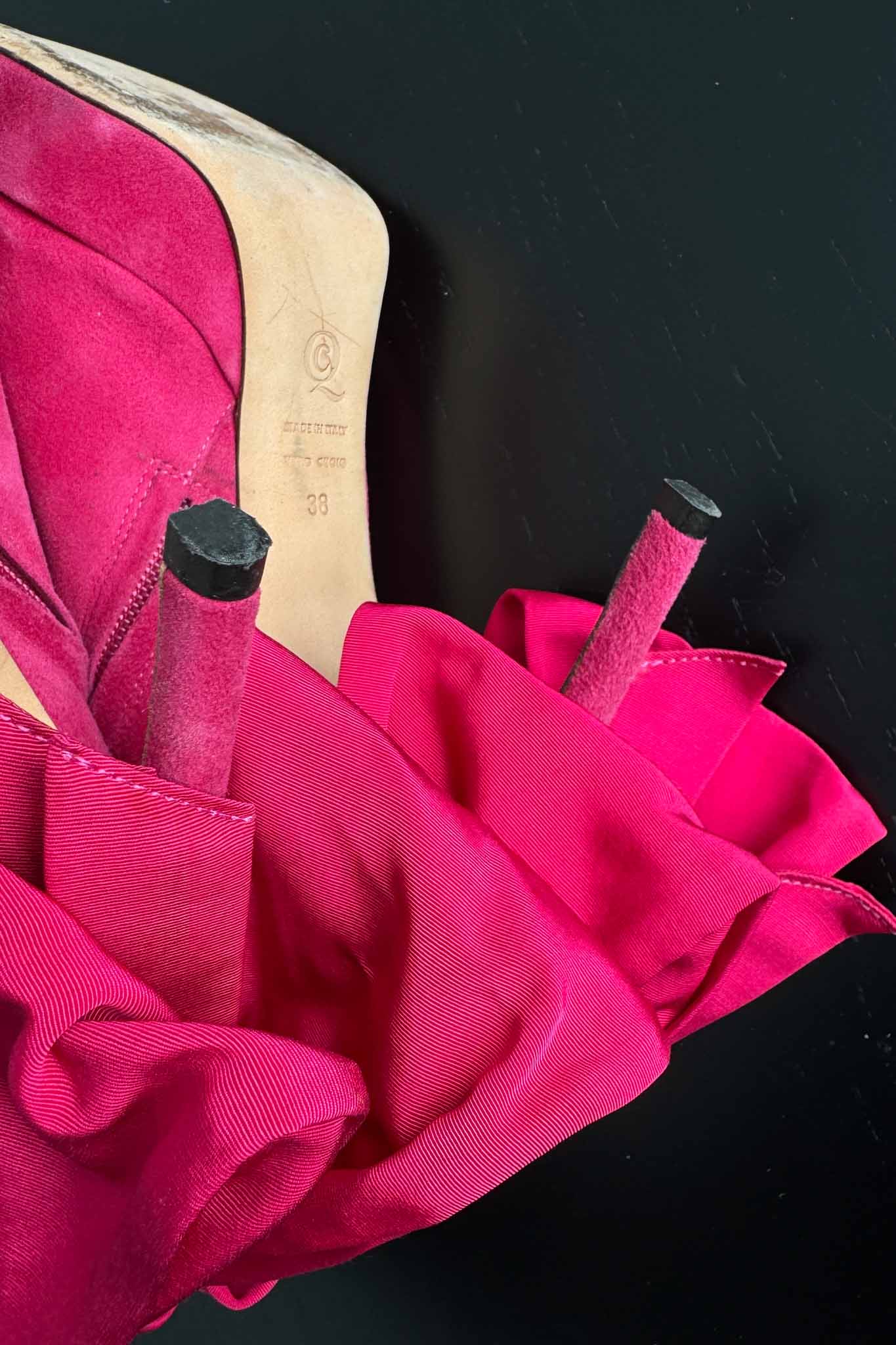 Alexander McQueen Heels mit Statement-Schleife aus Wildleder Pink