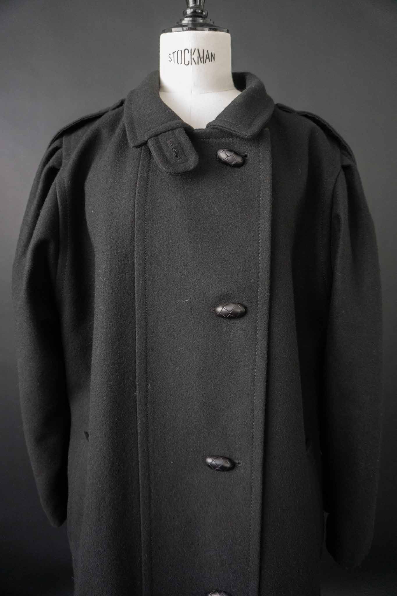 schwarzer 80s Wollmantel mit Oversize-Schnitt