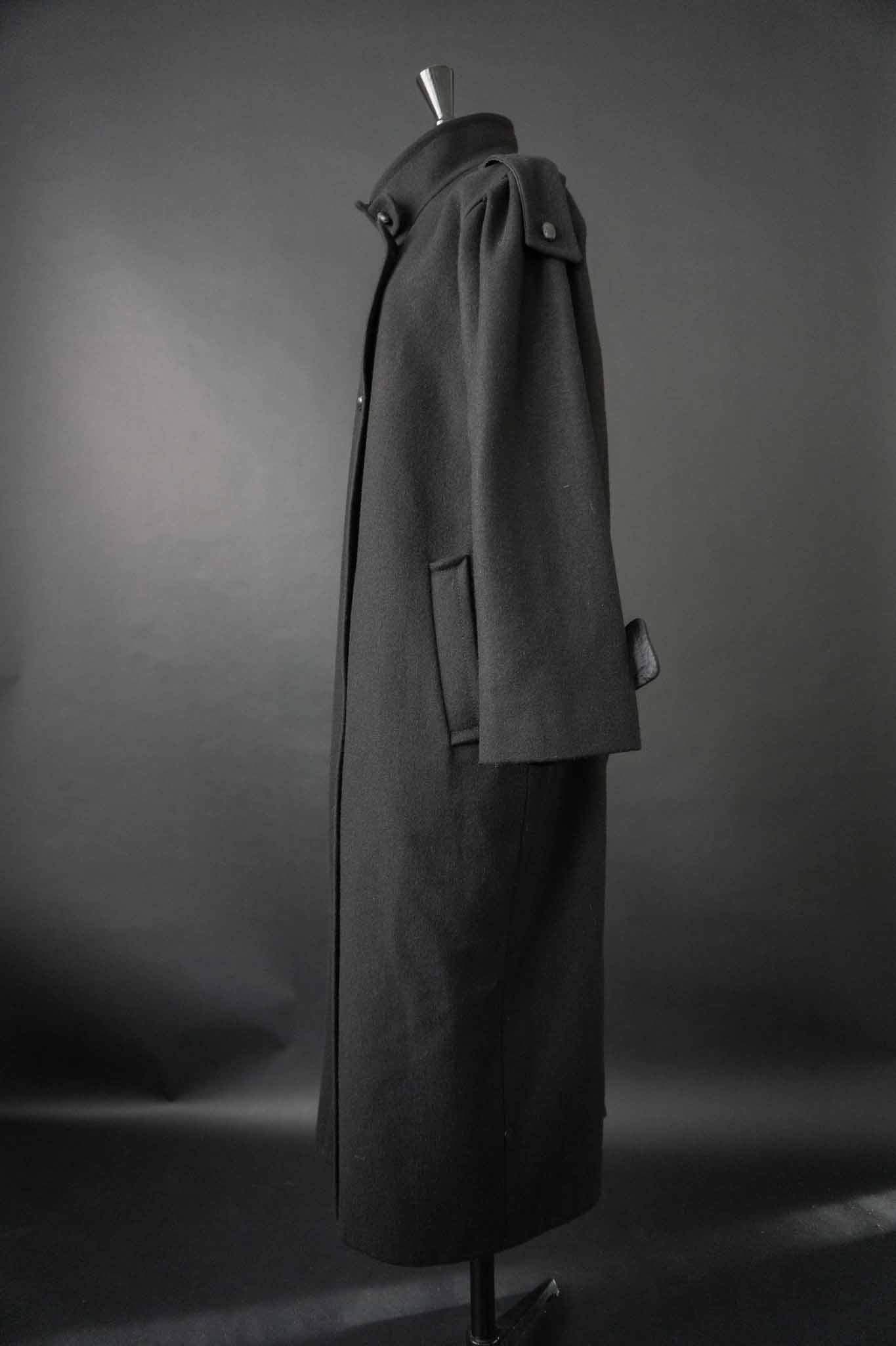 schwarzer 80s Wollmantel mit Oversize-Schnitt