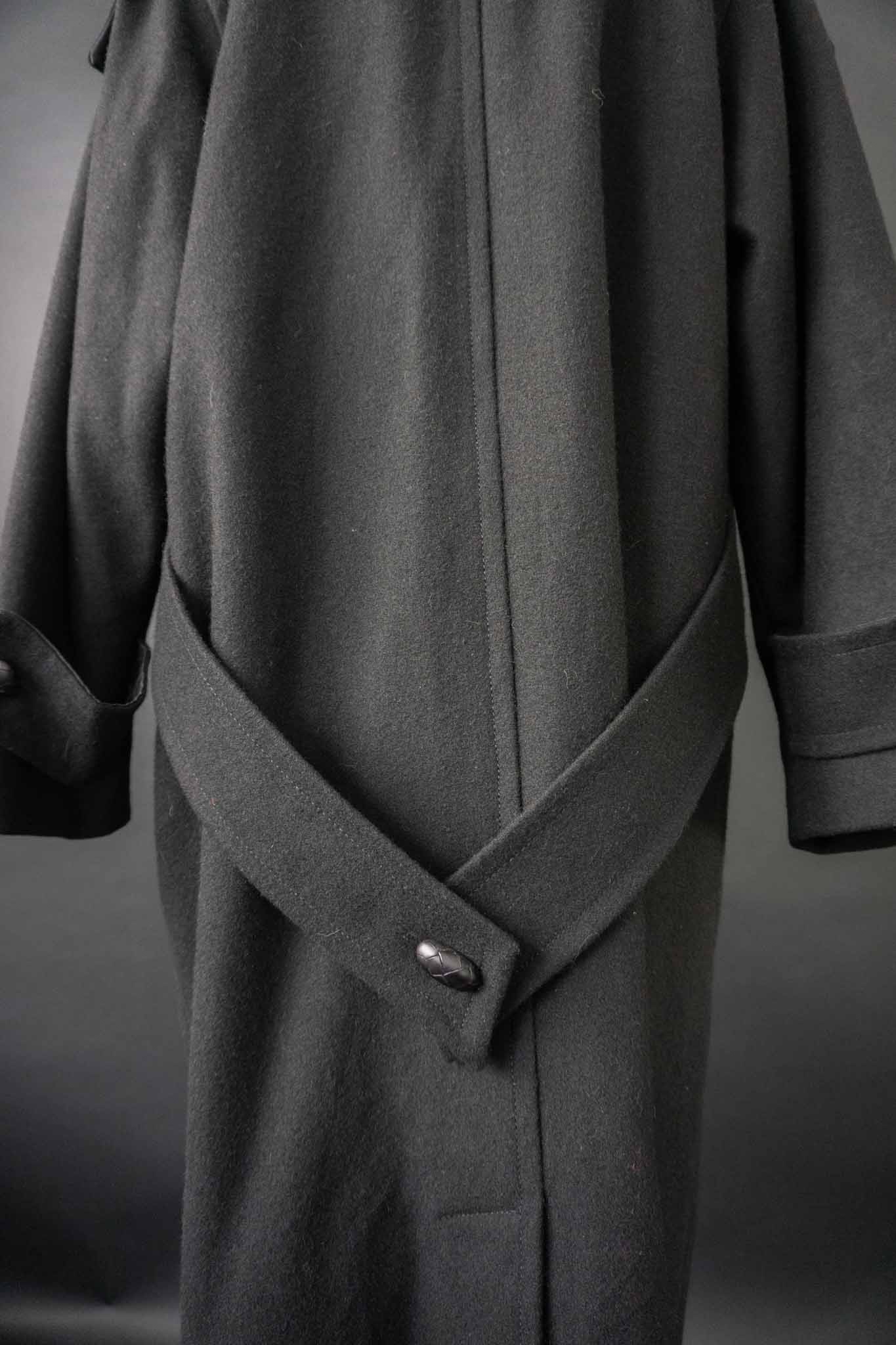 schwarzer 80s Wollmantel mit Oversize-Schnitt
